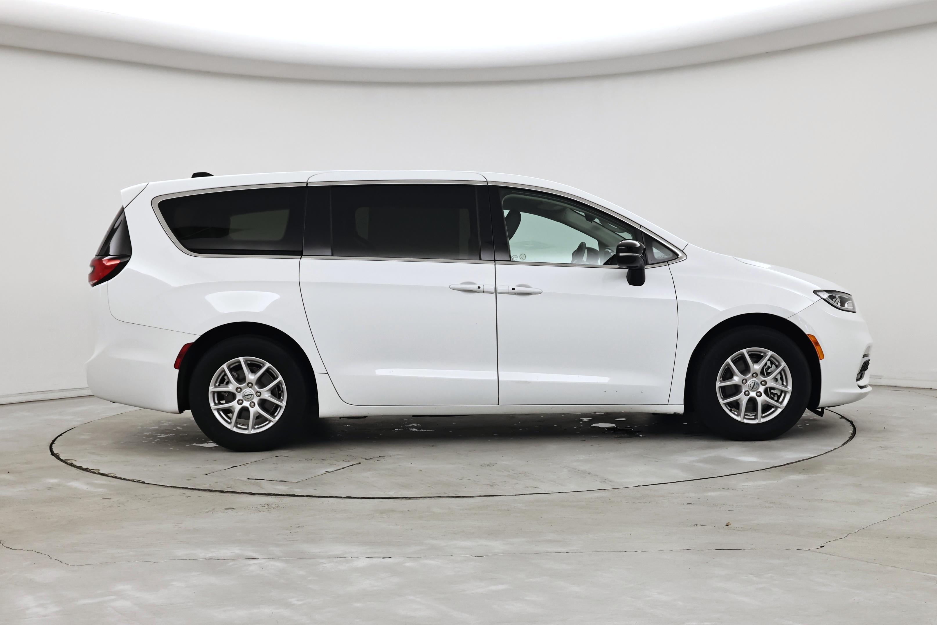 Thumbnail: 2024 Chrysler Pacifica - 7