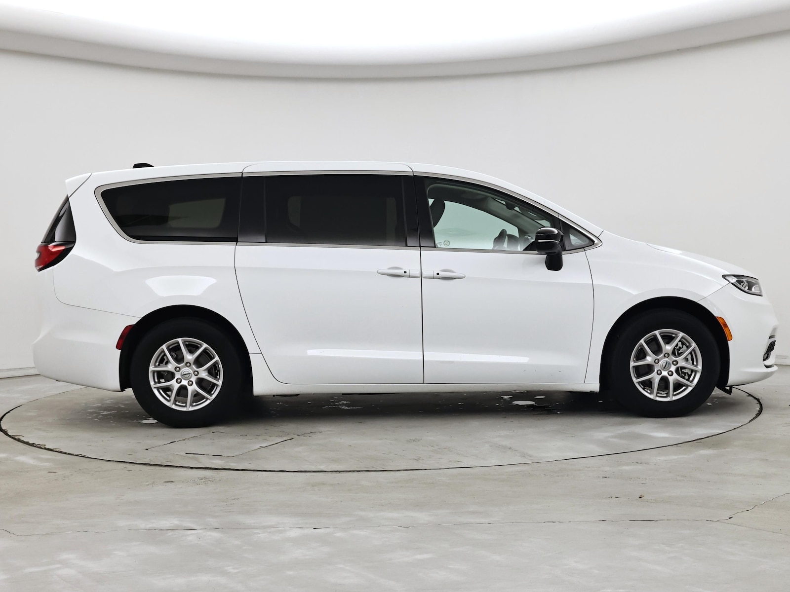 2024 Chrysler Pacifica Touring L - Photo 8