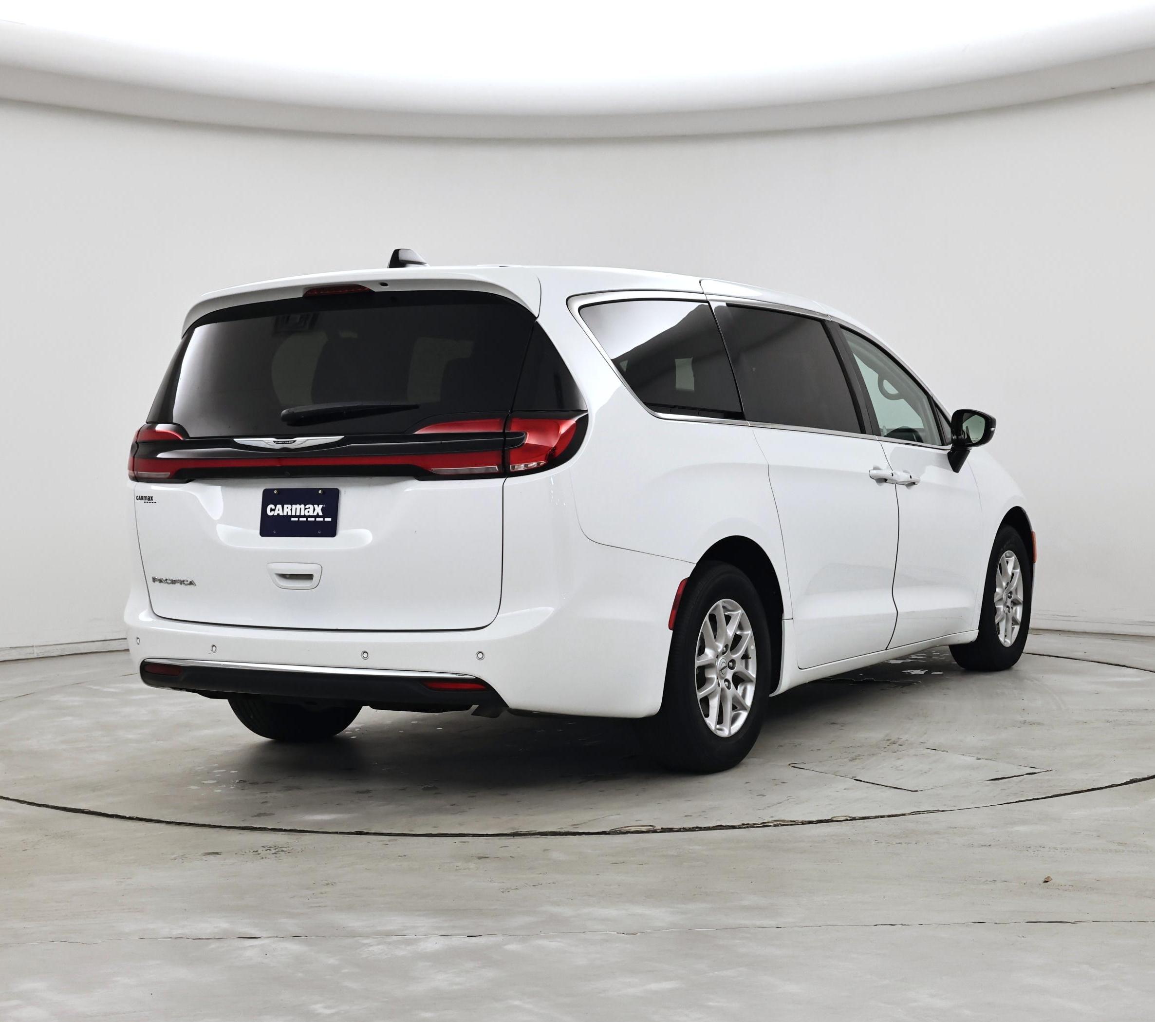 Thumbnail: 2024 Chrysler Pacifica - 8