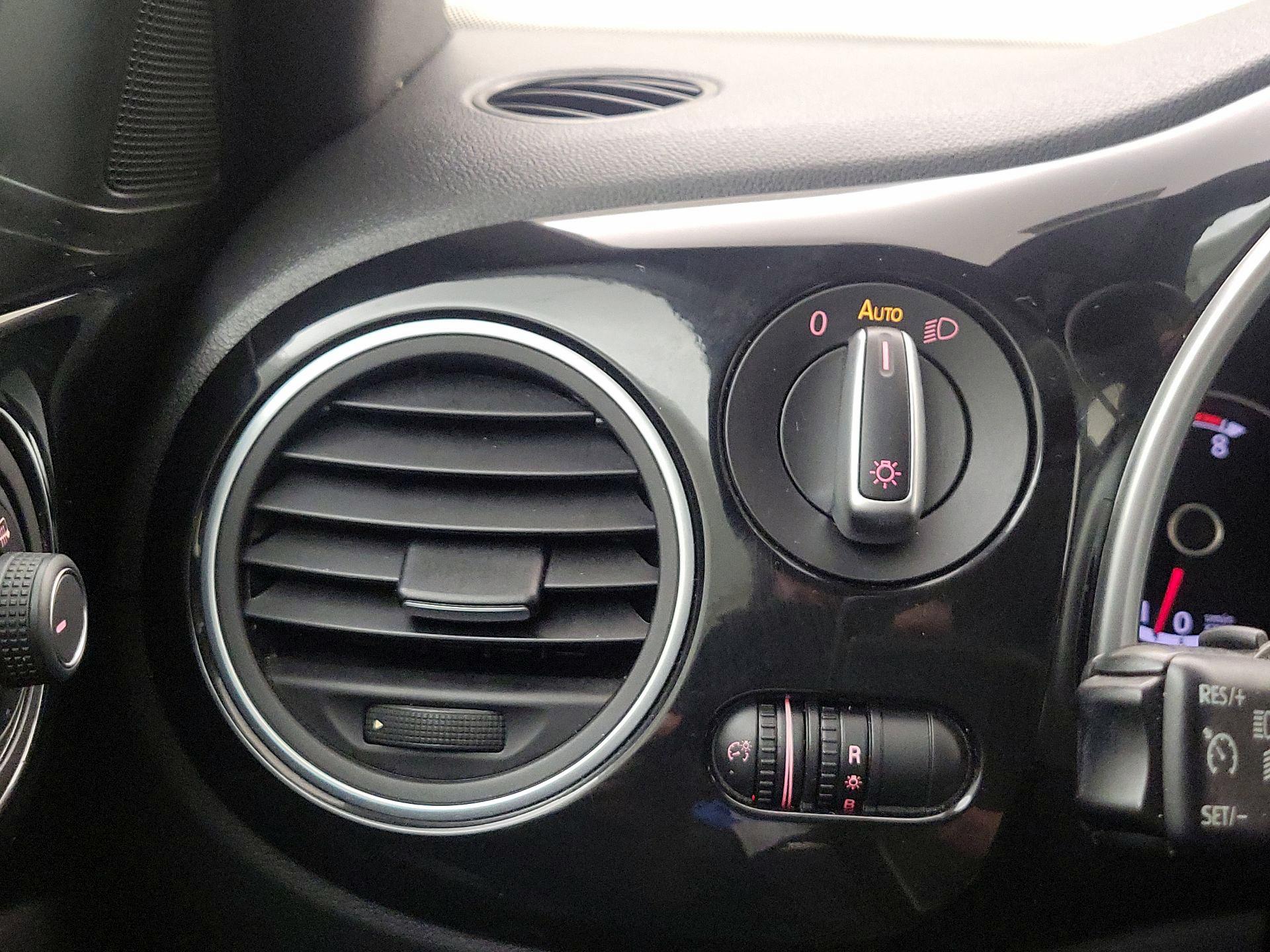 Thumbnail: 2016 Volkswagen Beetle - 13