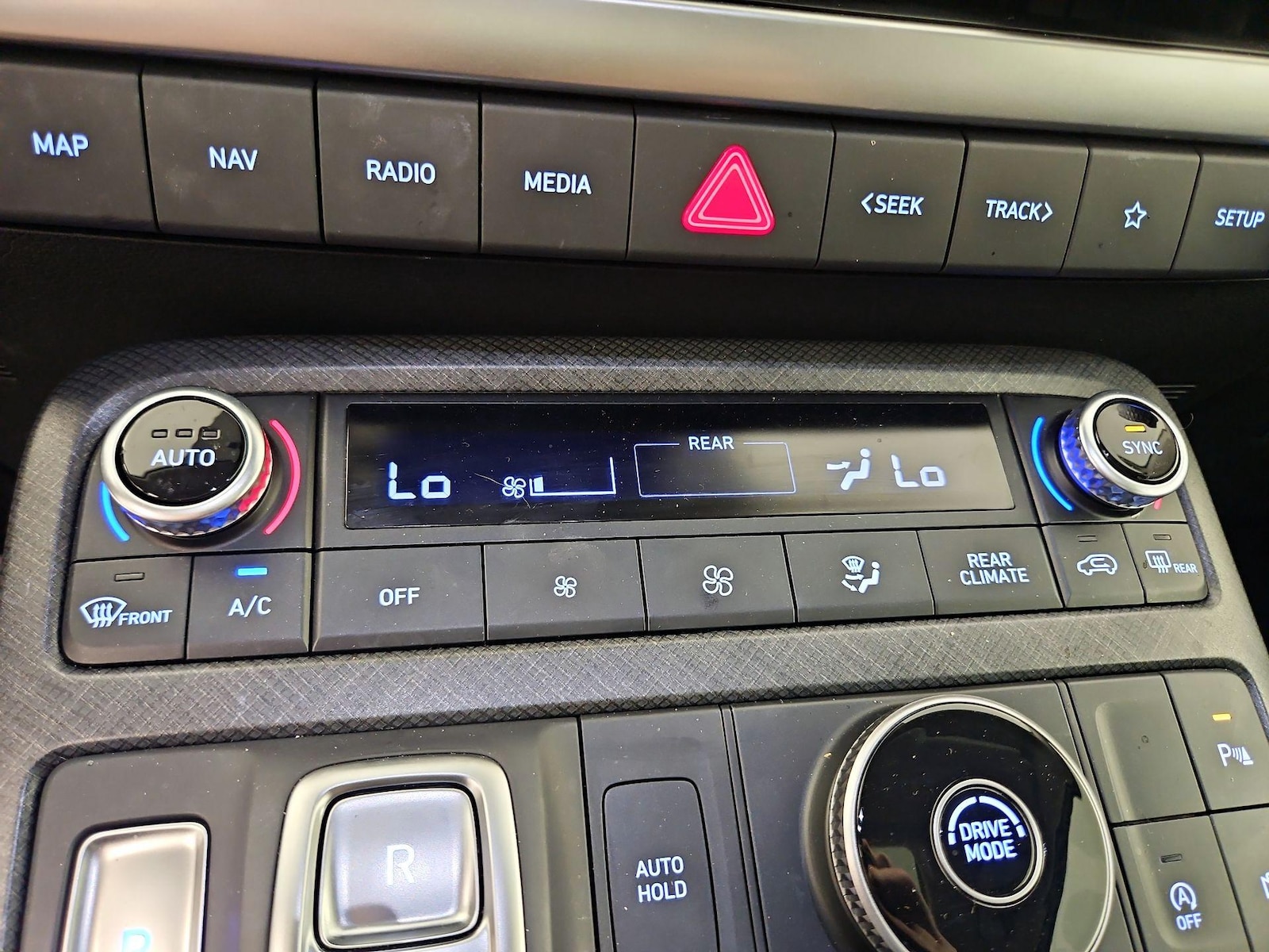 2024 Hyundai Palisade Limited - Photo 18