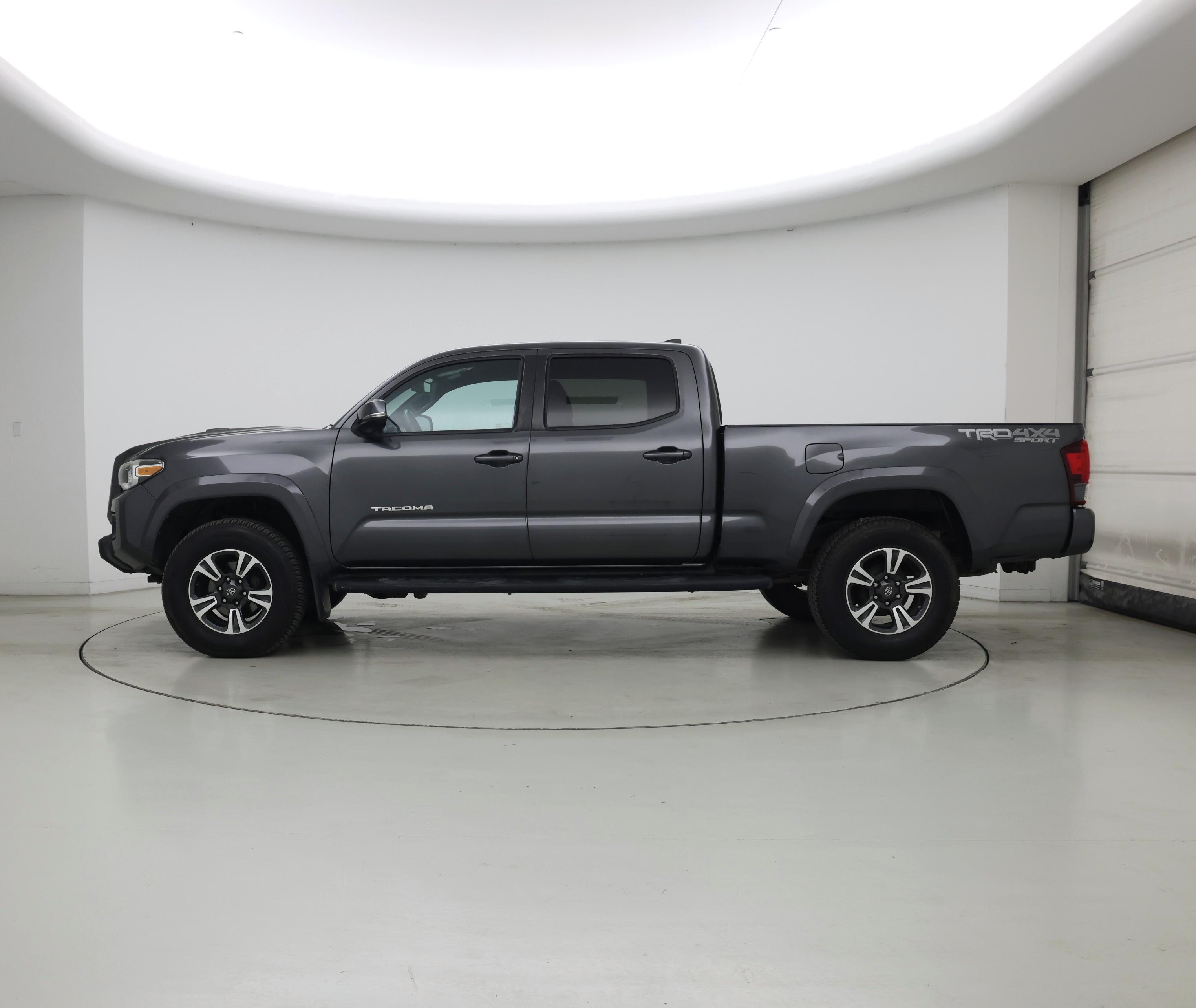 Thumbnail: 2019 Toyota Tacoma - 3