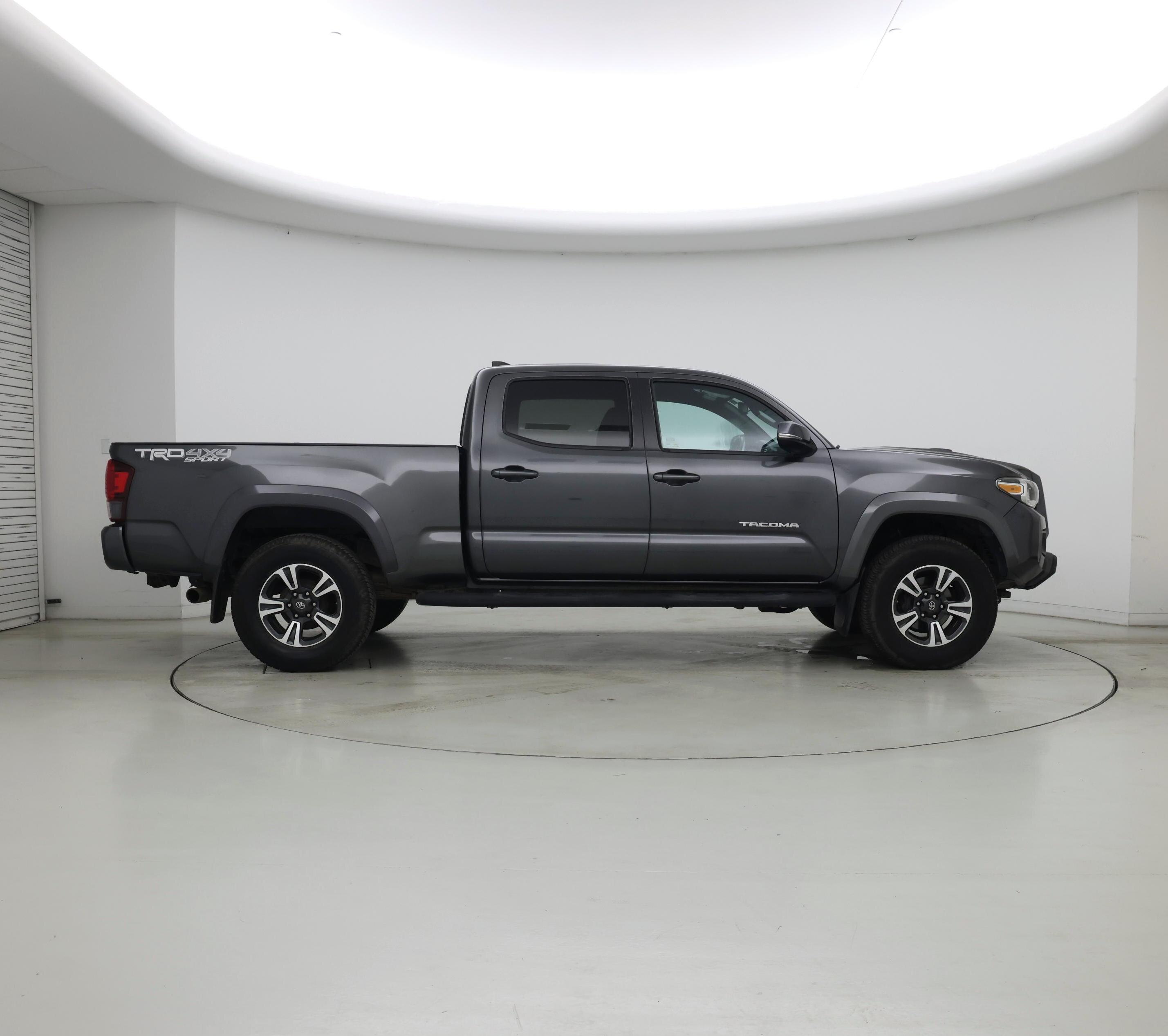 Thumbnail: 2019 Toyota Tacoma - 7