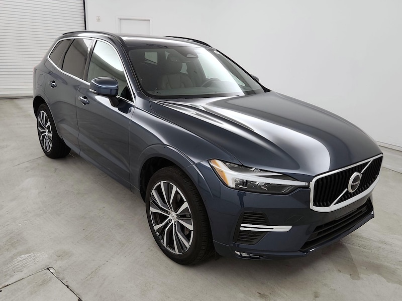 2022 Volvo XC60 B5 Momentum