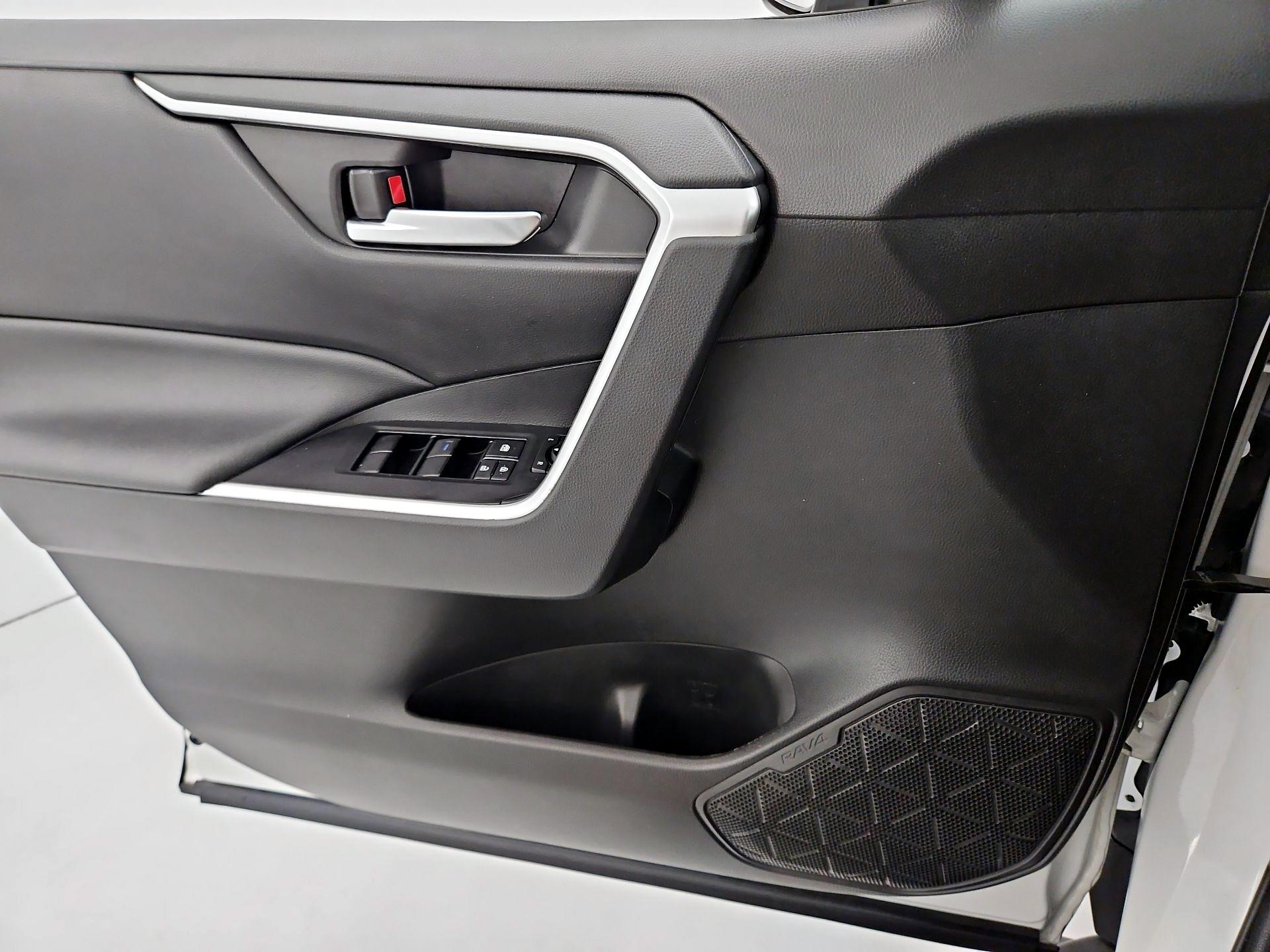 Thumbnail: 2021 Toyota RAV4 - 12