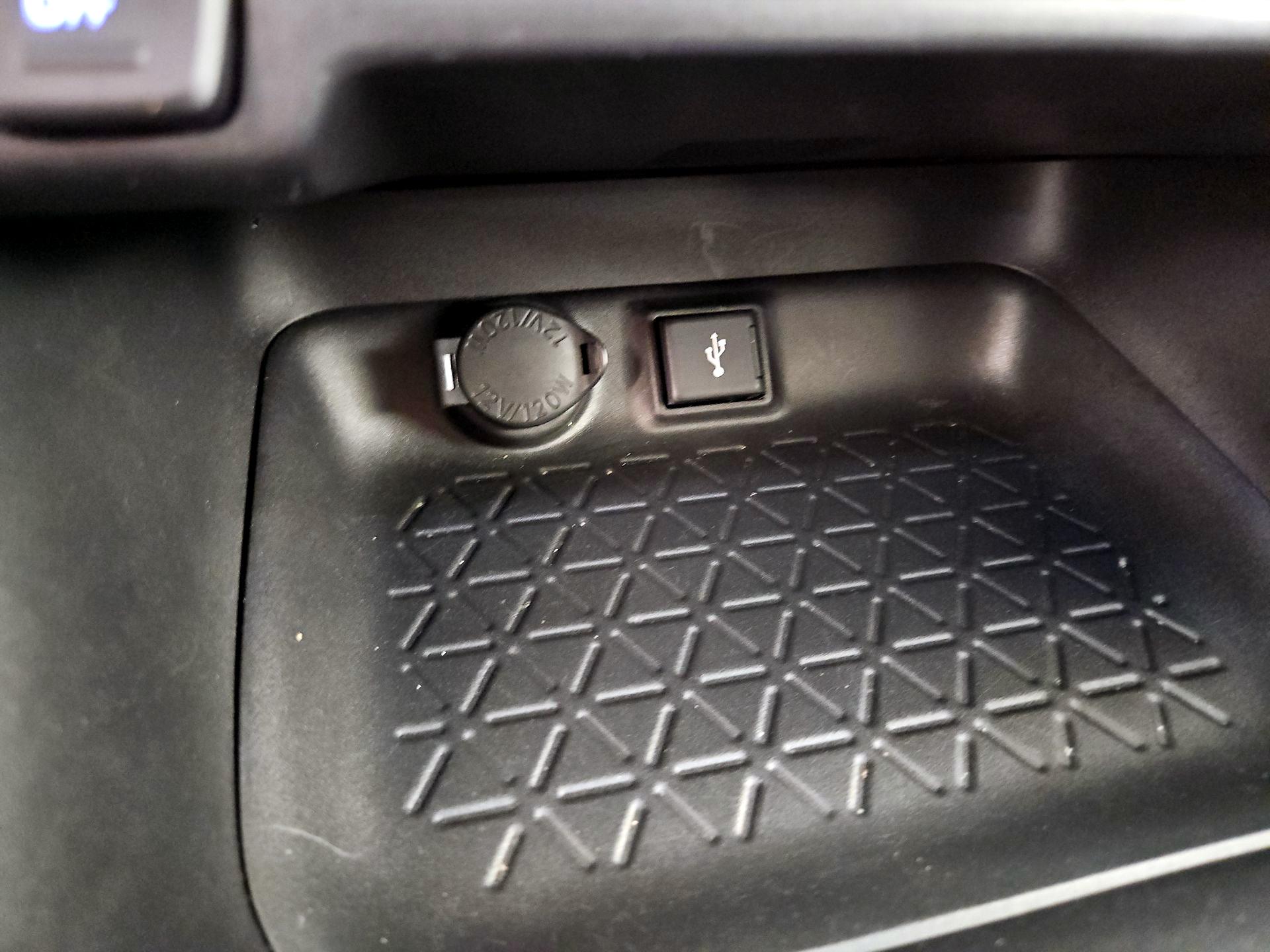 Thumbnail: 2021 Toyota RAV4 - 18