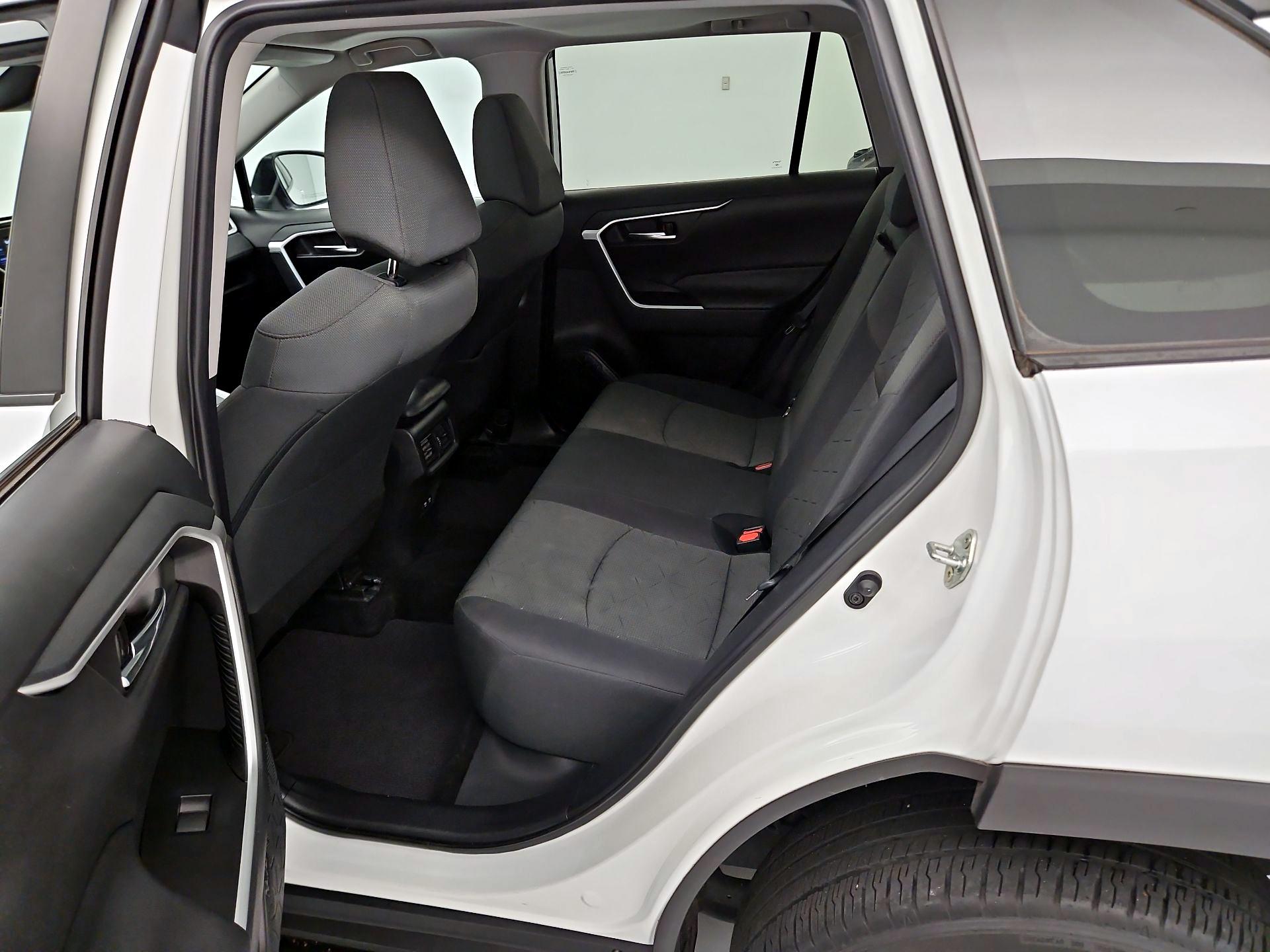 Thumbnail: 2021 Toyota RAV4 - 20
