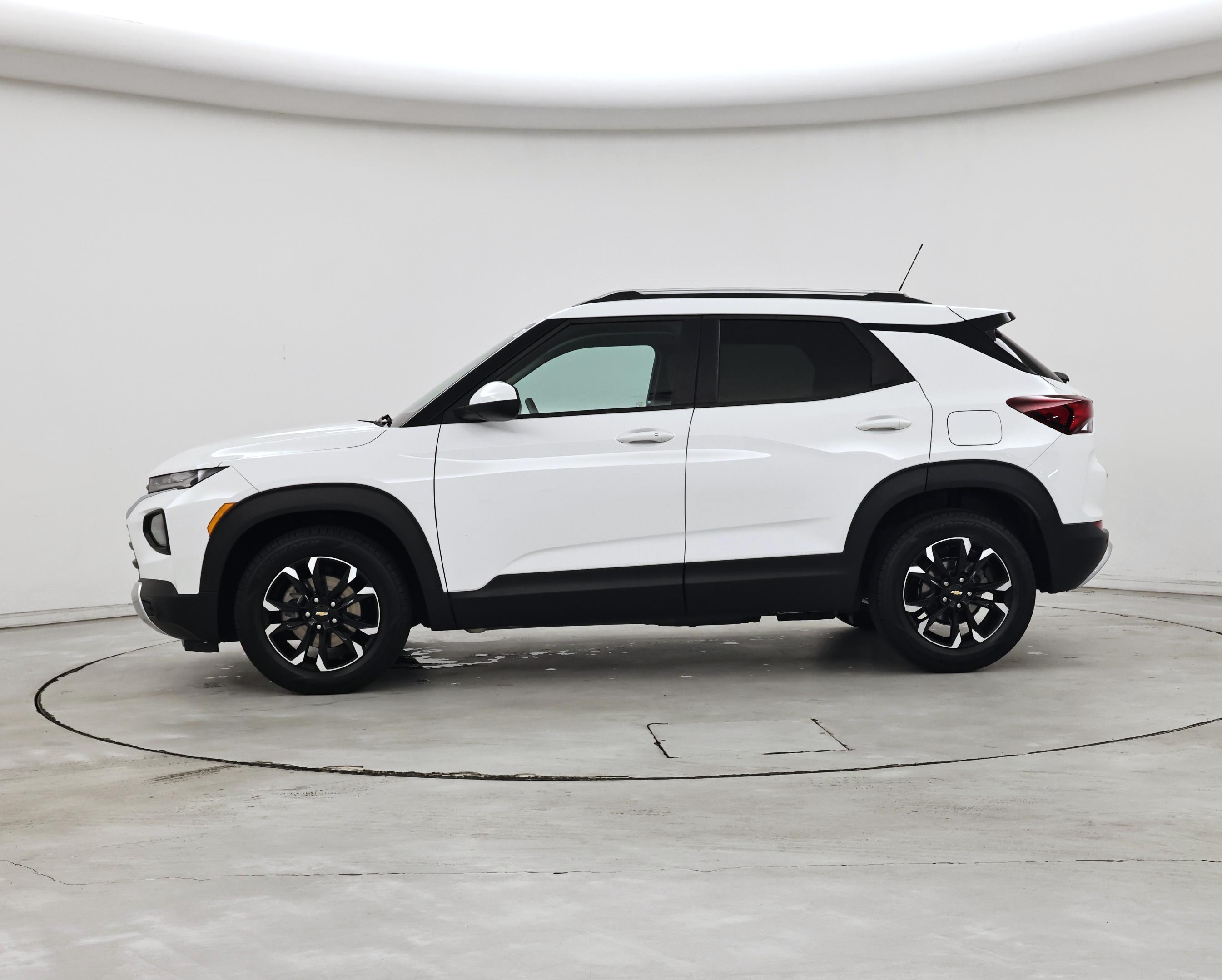 Thumbnail: 2021 Chevrolet TrailBlazer - 3