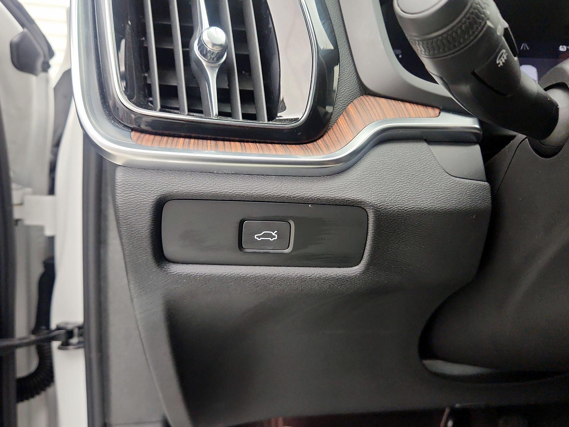 Thumbnail: 2024 Volvo S60 - 13