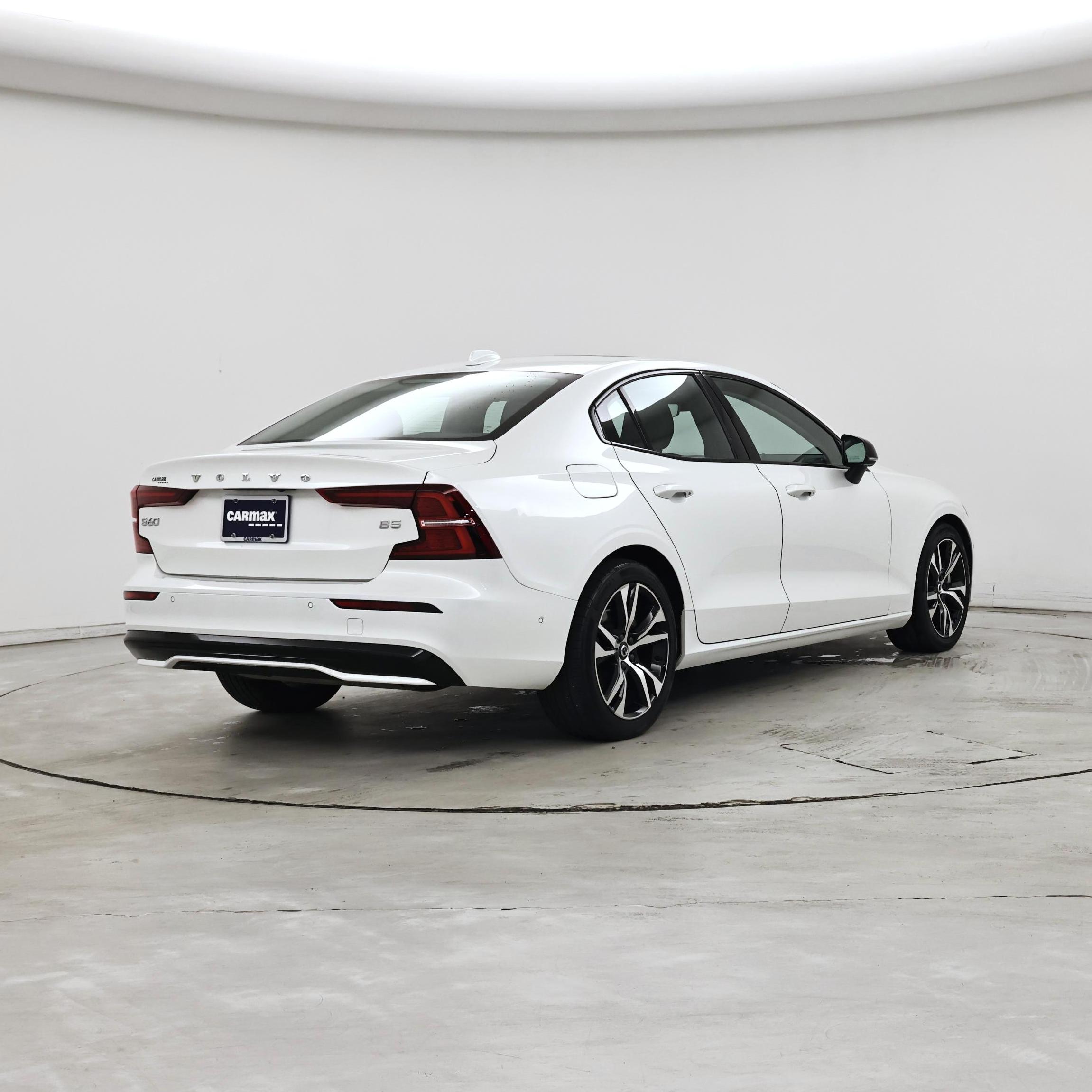 Thumbnail: 2024 Volvo S60 - 8