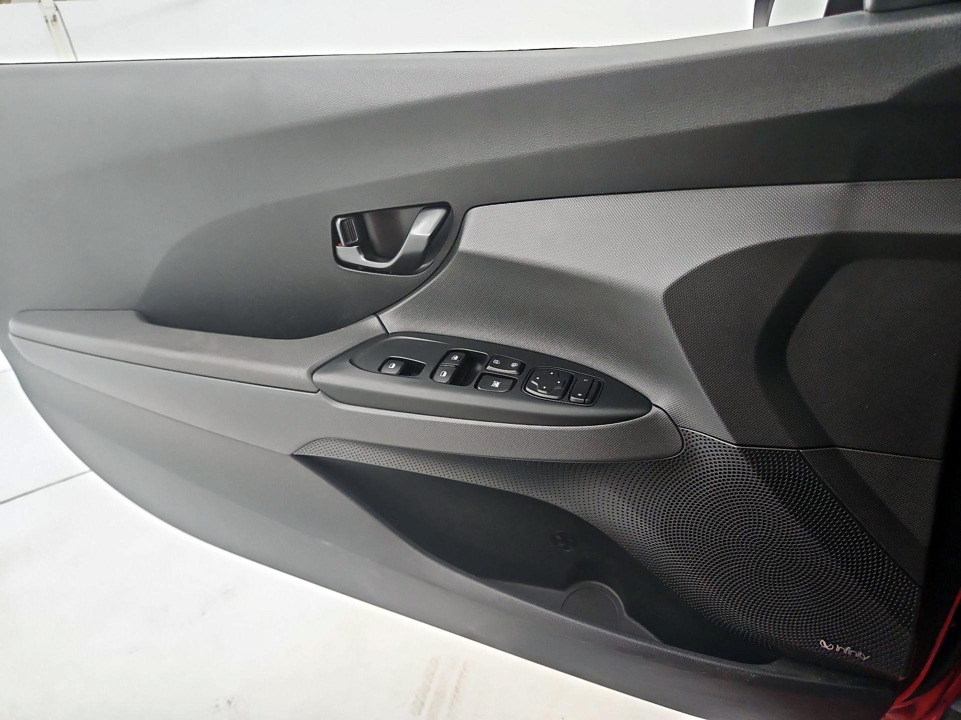 Thumbnail: 2020 Hyundai Veloster - 12