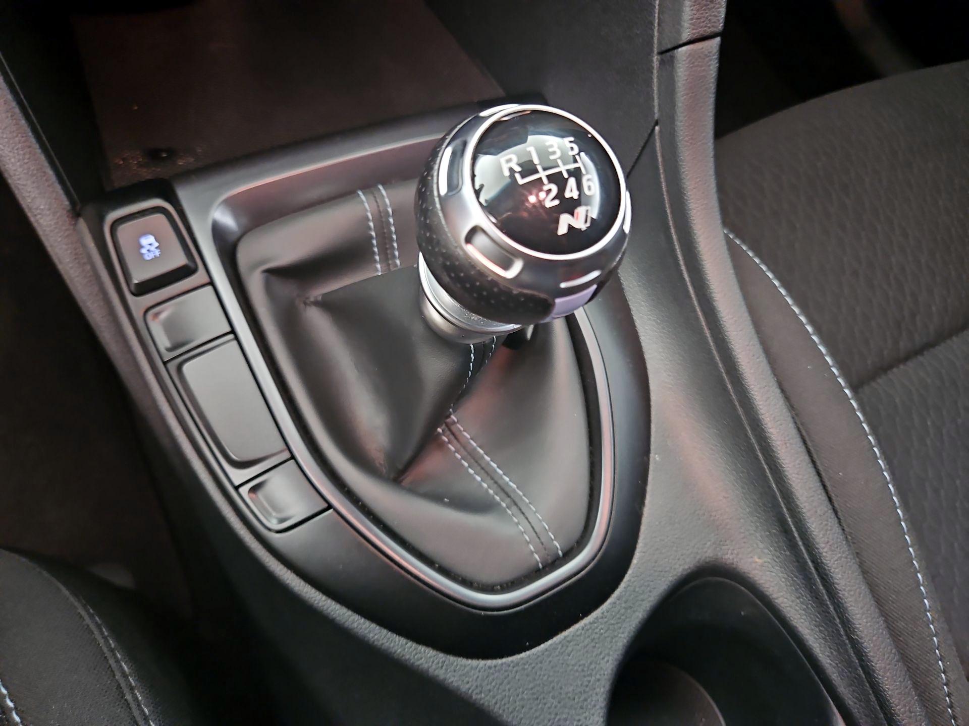 Thumbnail: 2020 Hyundai Veloster - 17