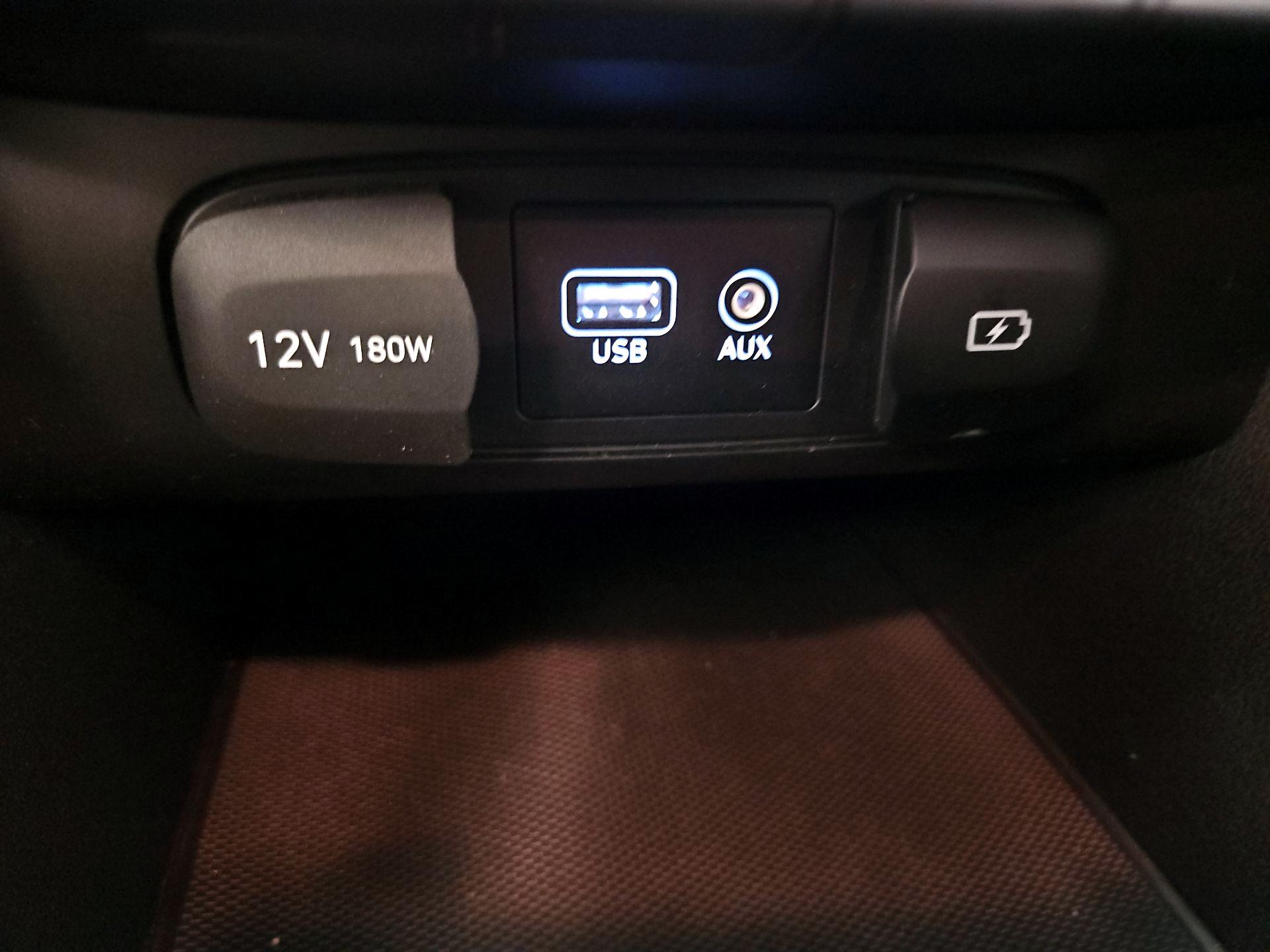 Thumbnail: 2020 Hyundai Veloster - 18