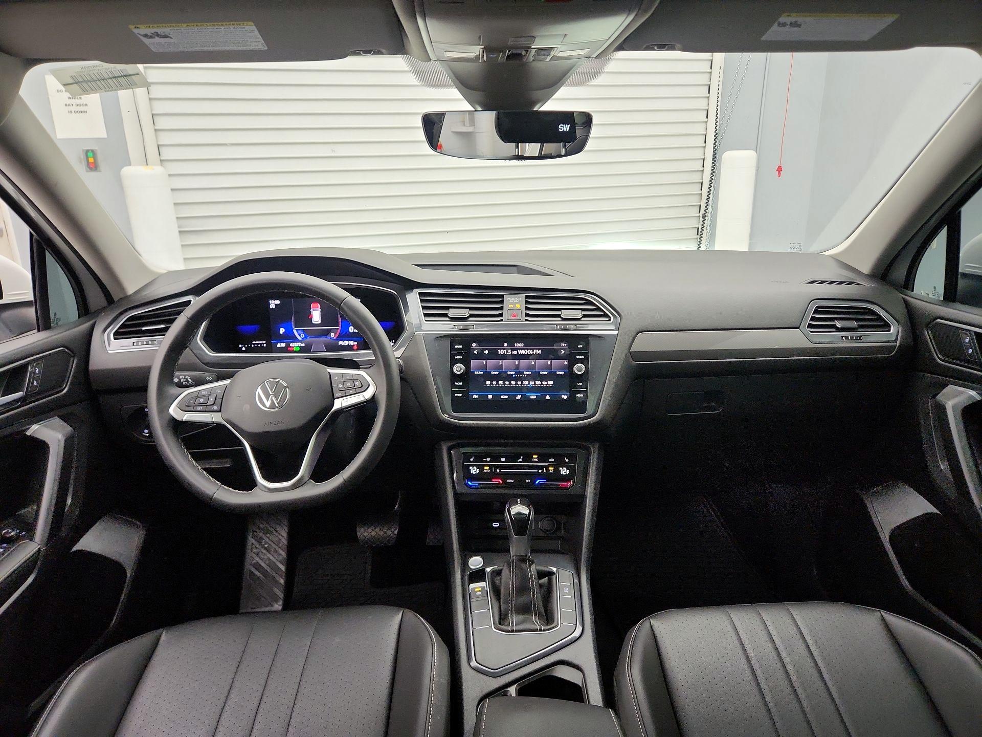 Thumbnail: 2023 Volkswagen Tiguan - 9