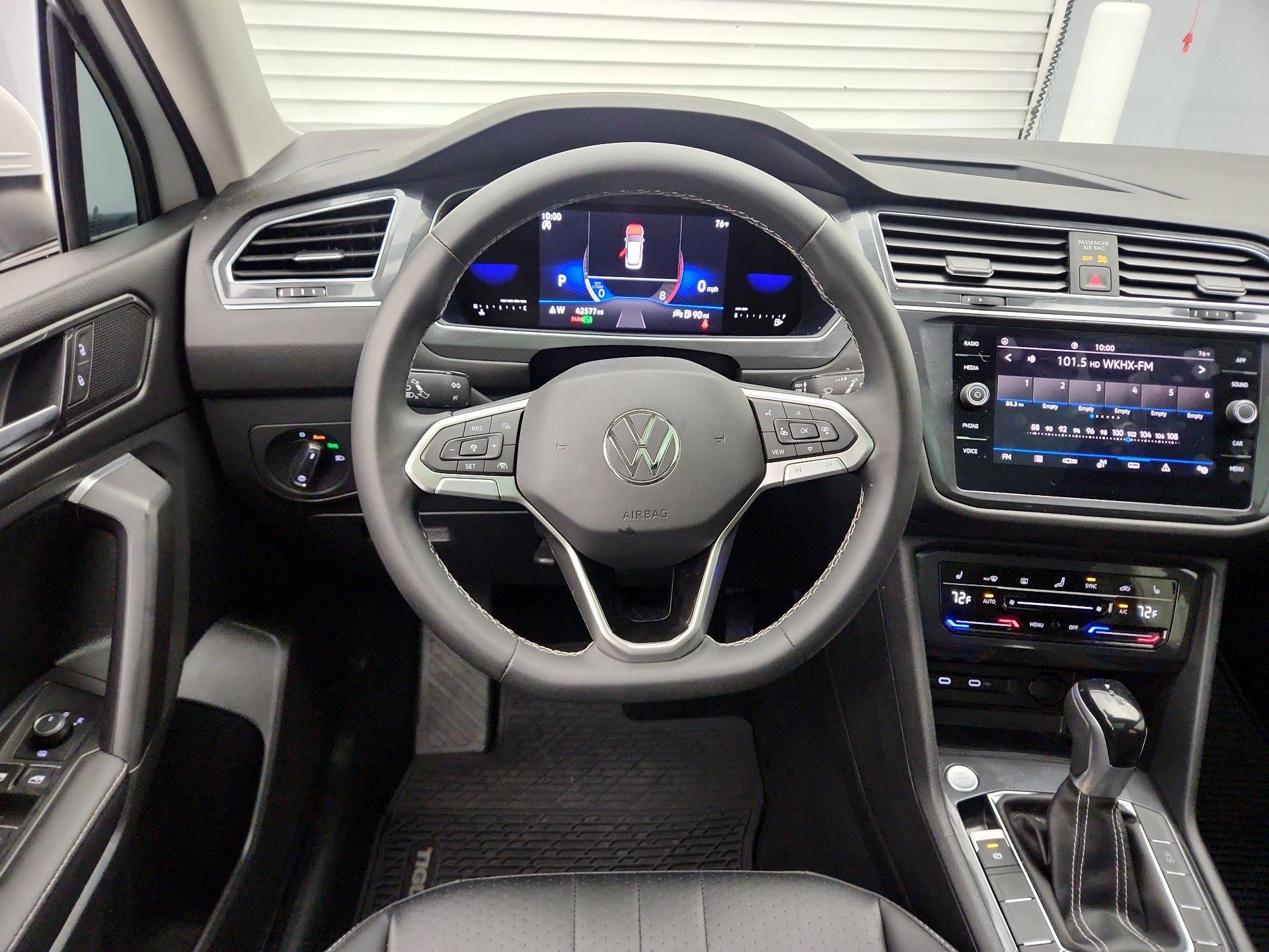 Thumbnail: 2023 Volkswagen Tiguan - 10