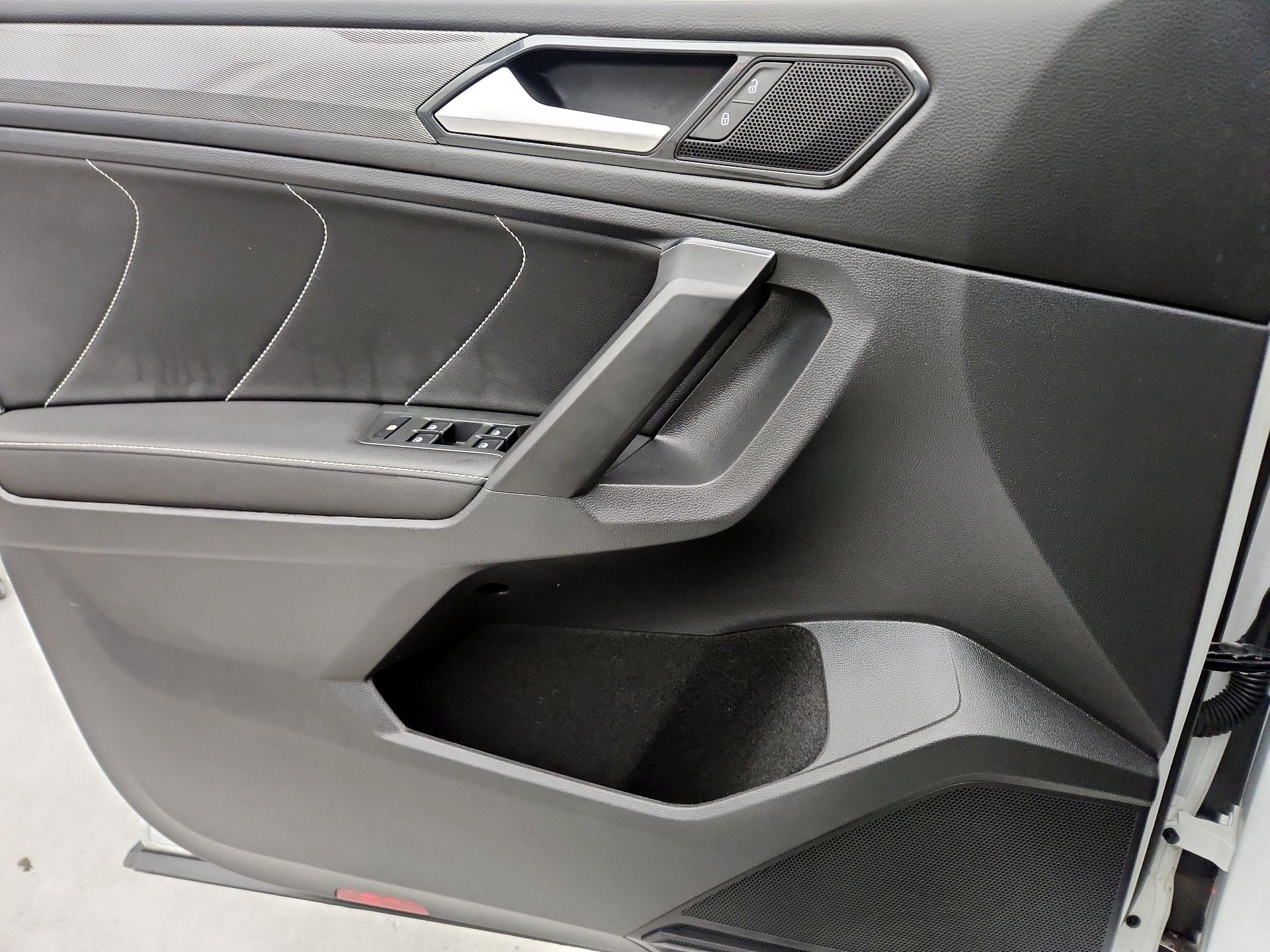 Thumbnail: 2023 Volkswagen Tiguan - 12