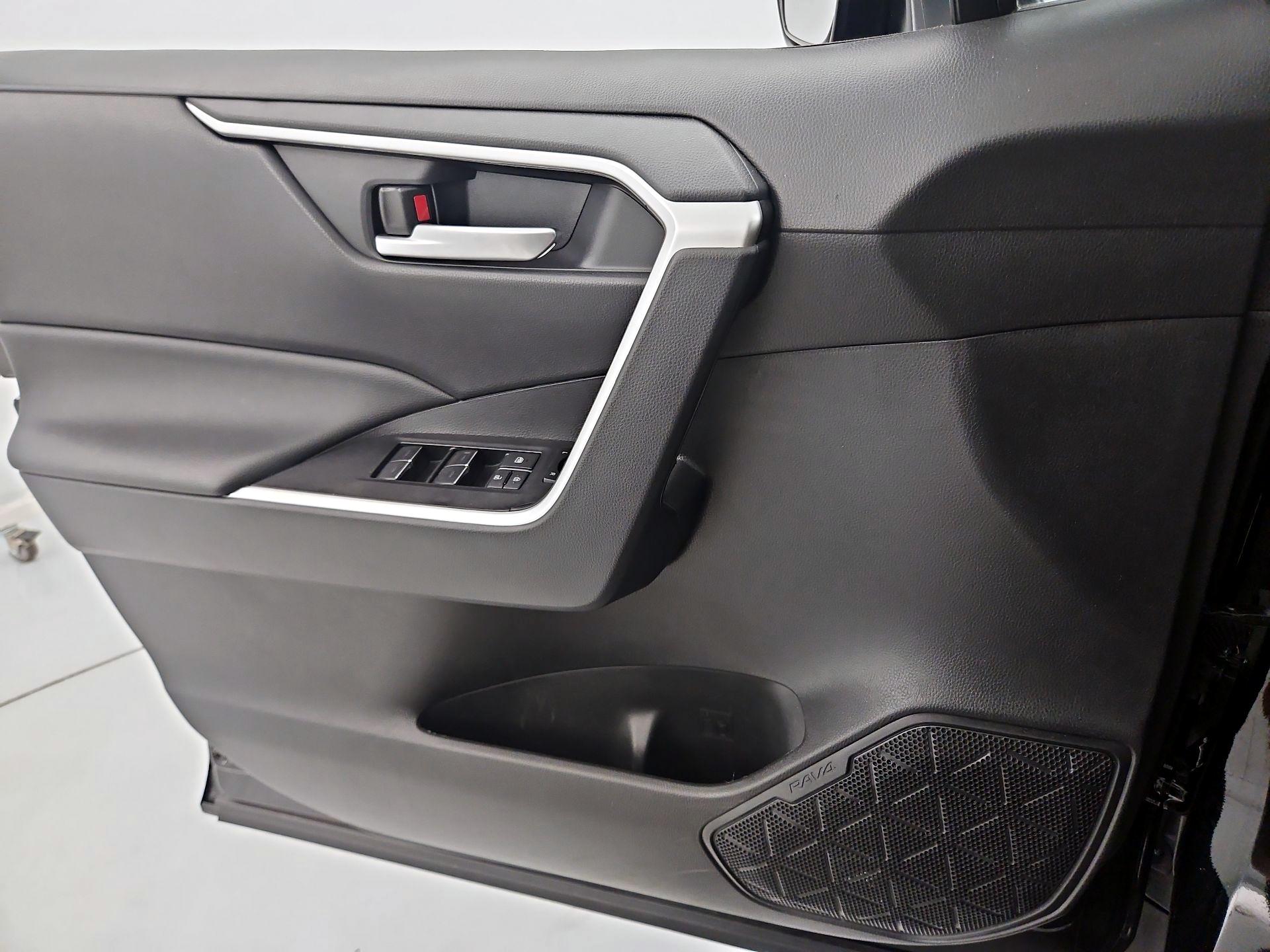 Thumbnail: 2025 Toyota RAV4 - 12