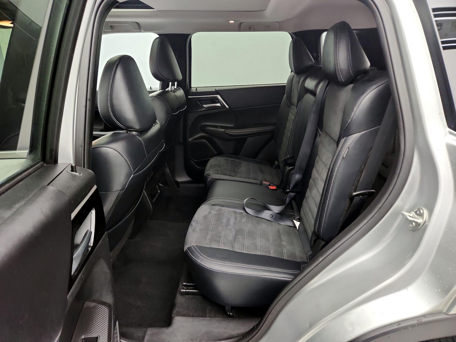 2024 Mitsubishi Outlander SE - Photo 22