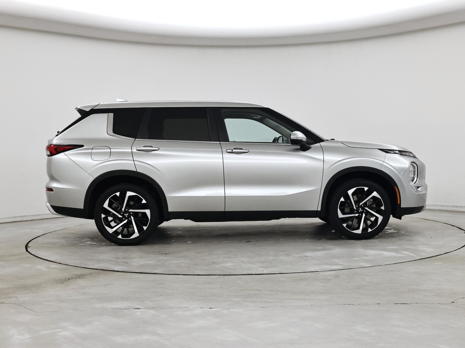 2024 Mitsubishi Outlander SE - Photo 8