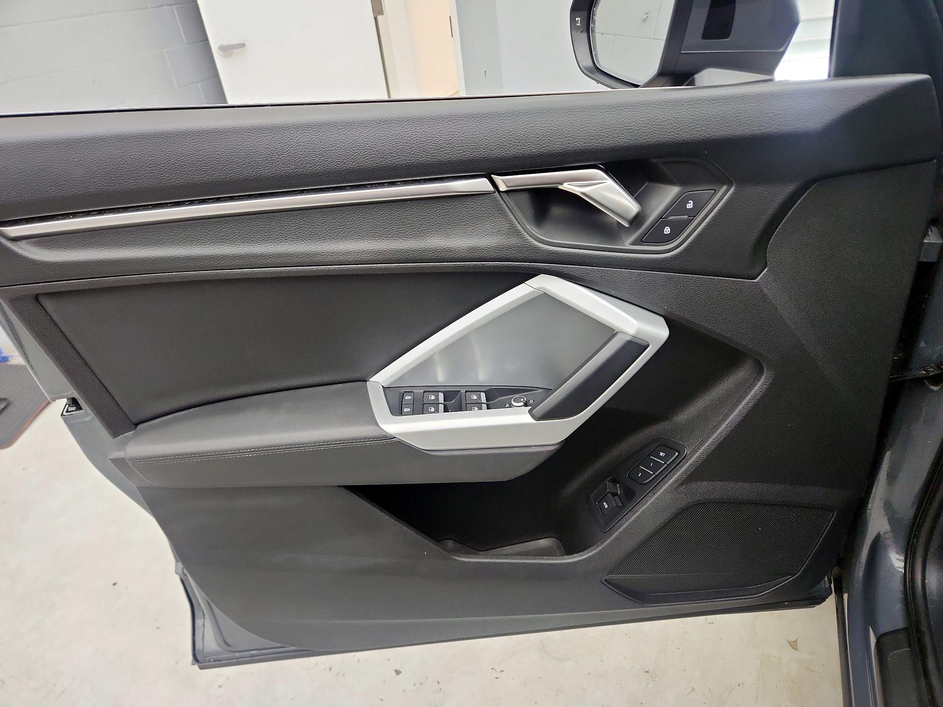 Thumbnail: 2022 Audi Q3 - 12