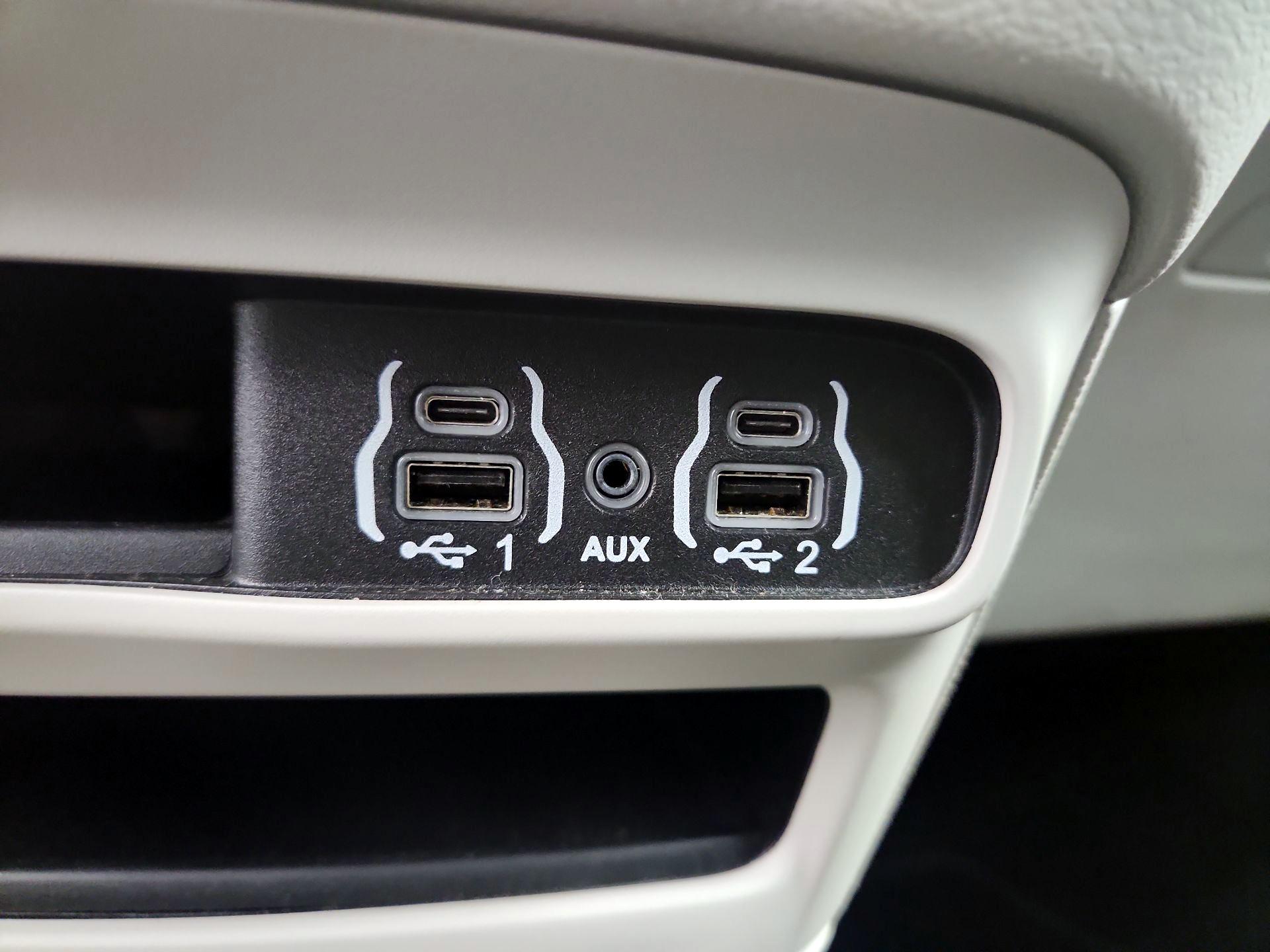 Thumbnail: 2024 Chrysler Pacifica - 18