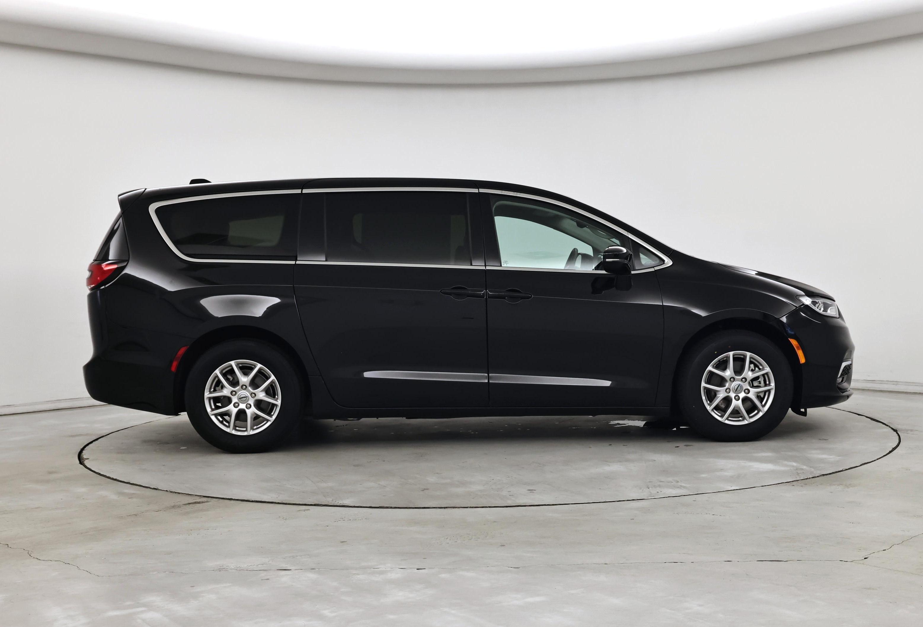 Thumbnail: 2024 Chrysler Pacifica - 7