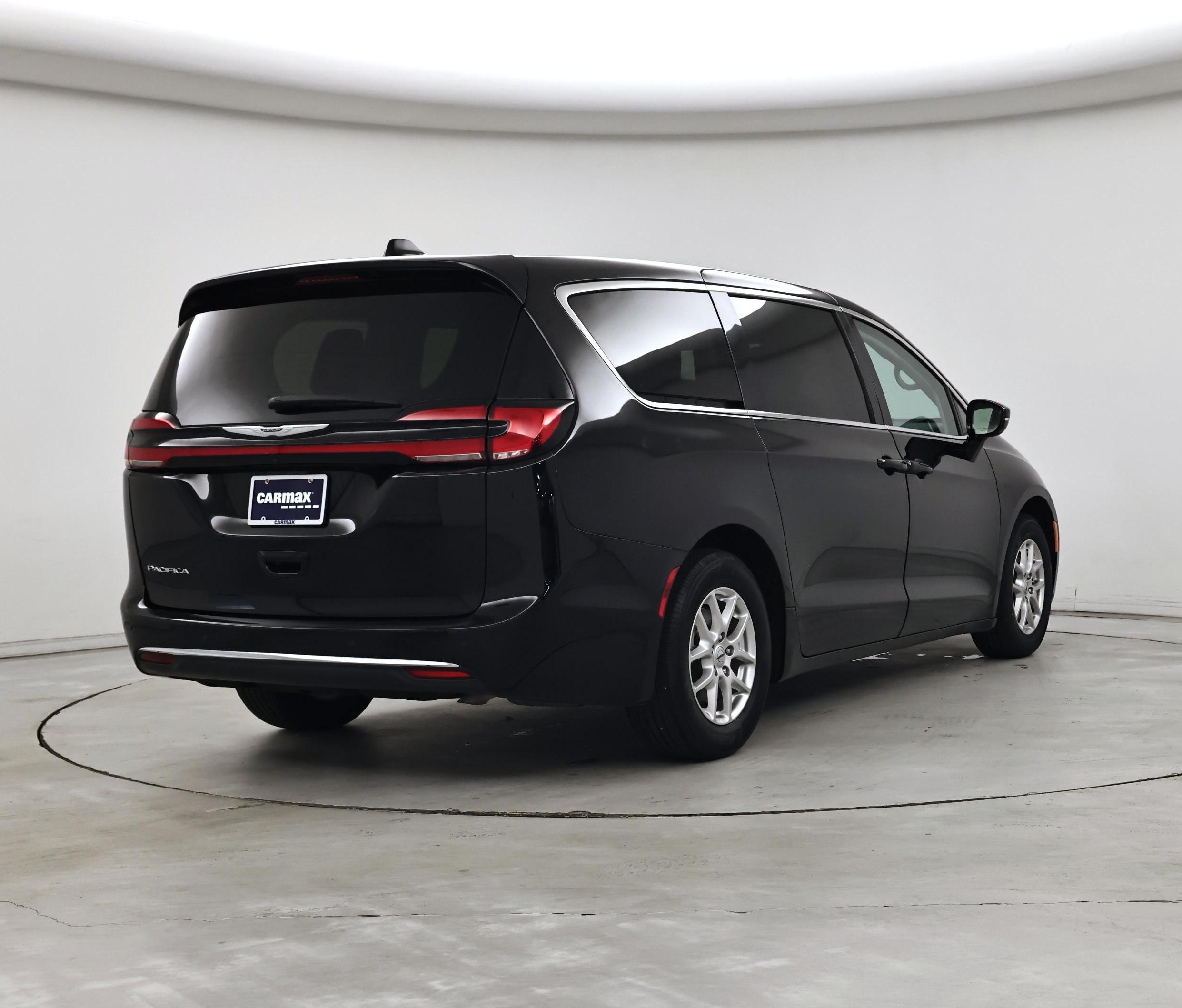 Thumbnail: 2024 Chrysler Pacifica - 8