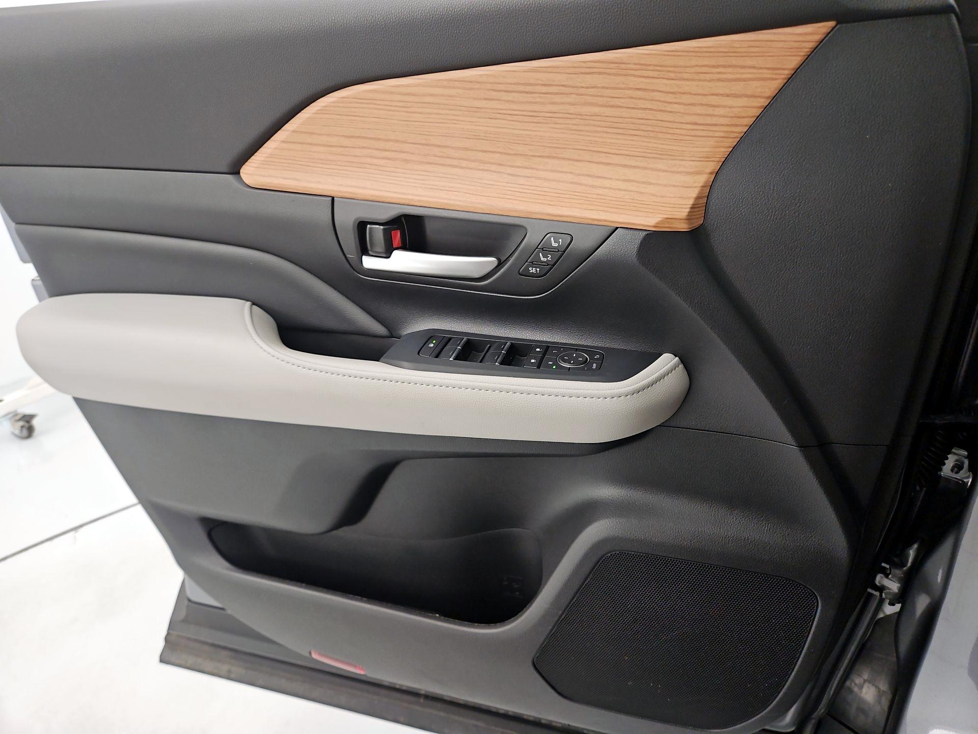 Thumbnail: 2026 Toyota Grand Highlander - 12