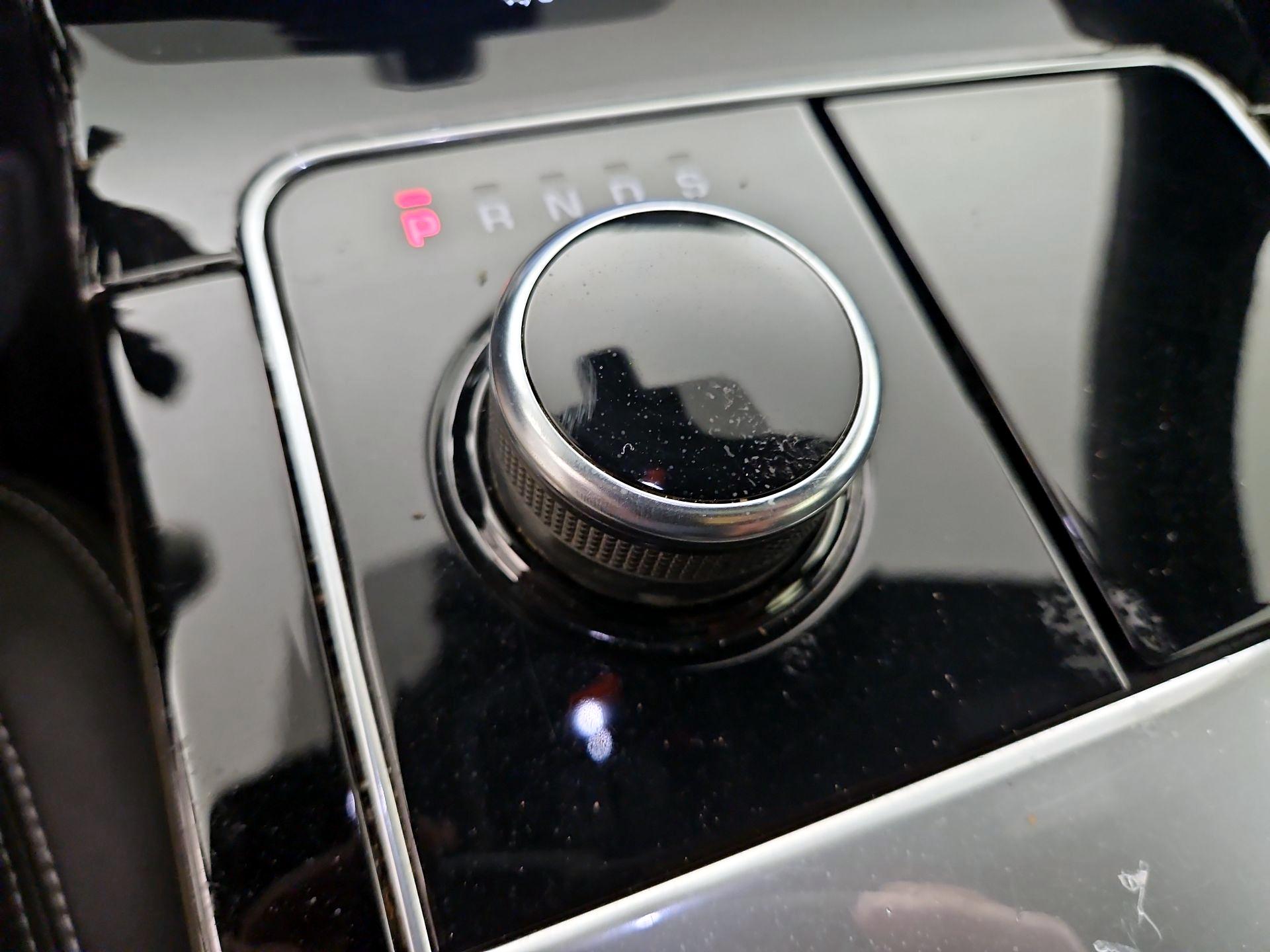 Thumbnail: 2019 Land Rover Range Rover Velar - 18