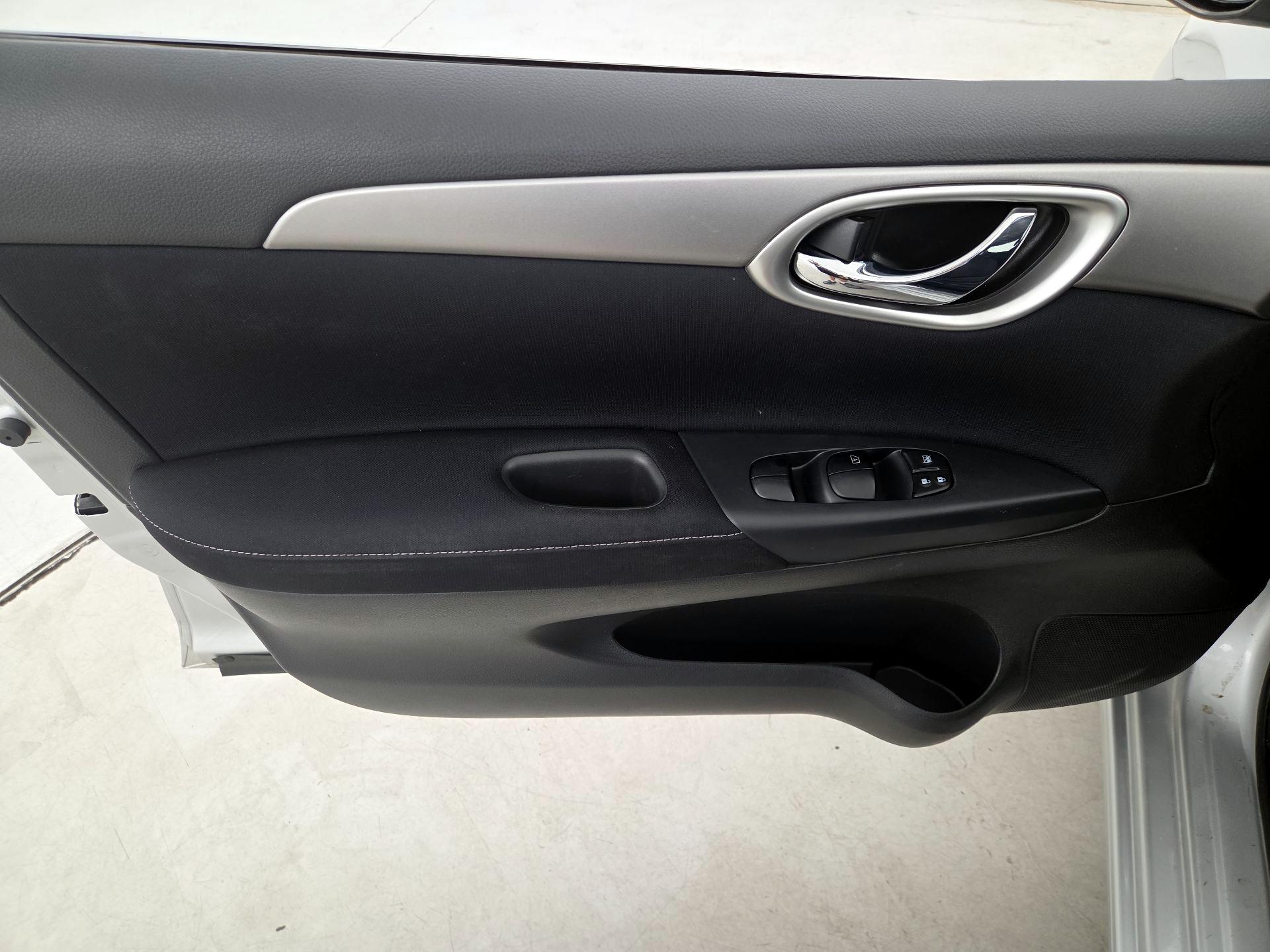 Thumbnail: 2014 Nissan Sentra - 12