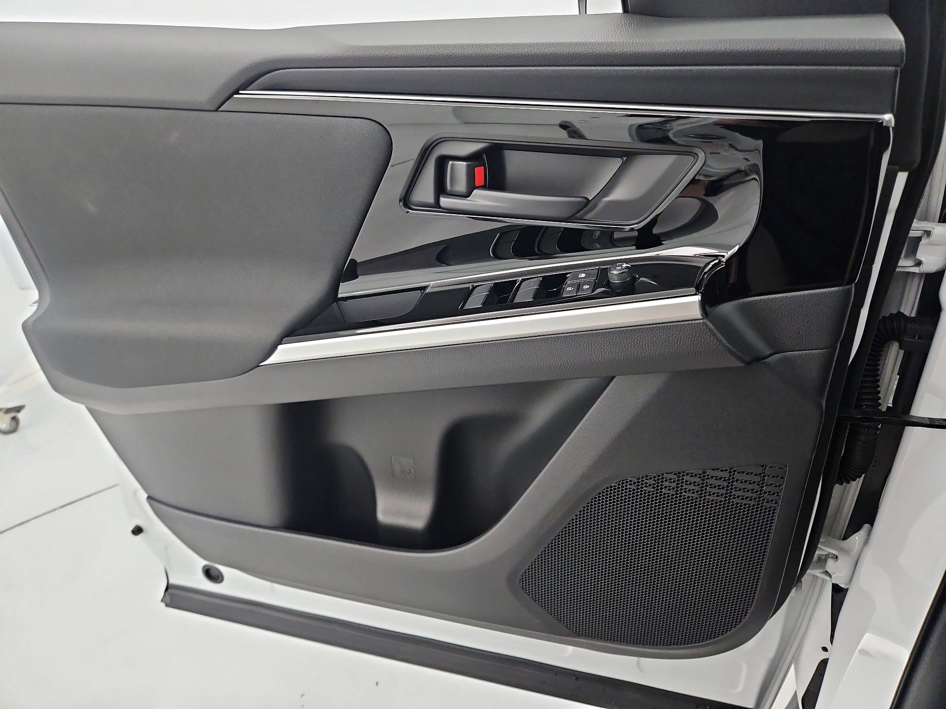 Thumbnail: 2025 Subaru Solterra - 12