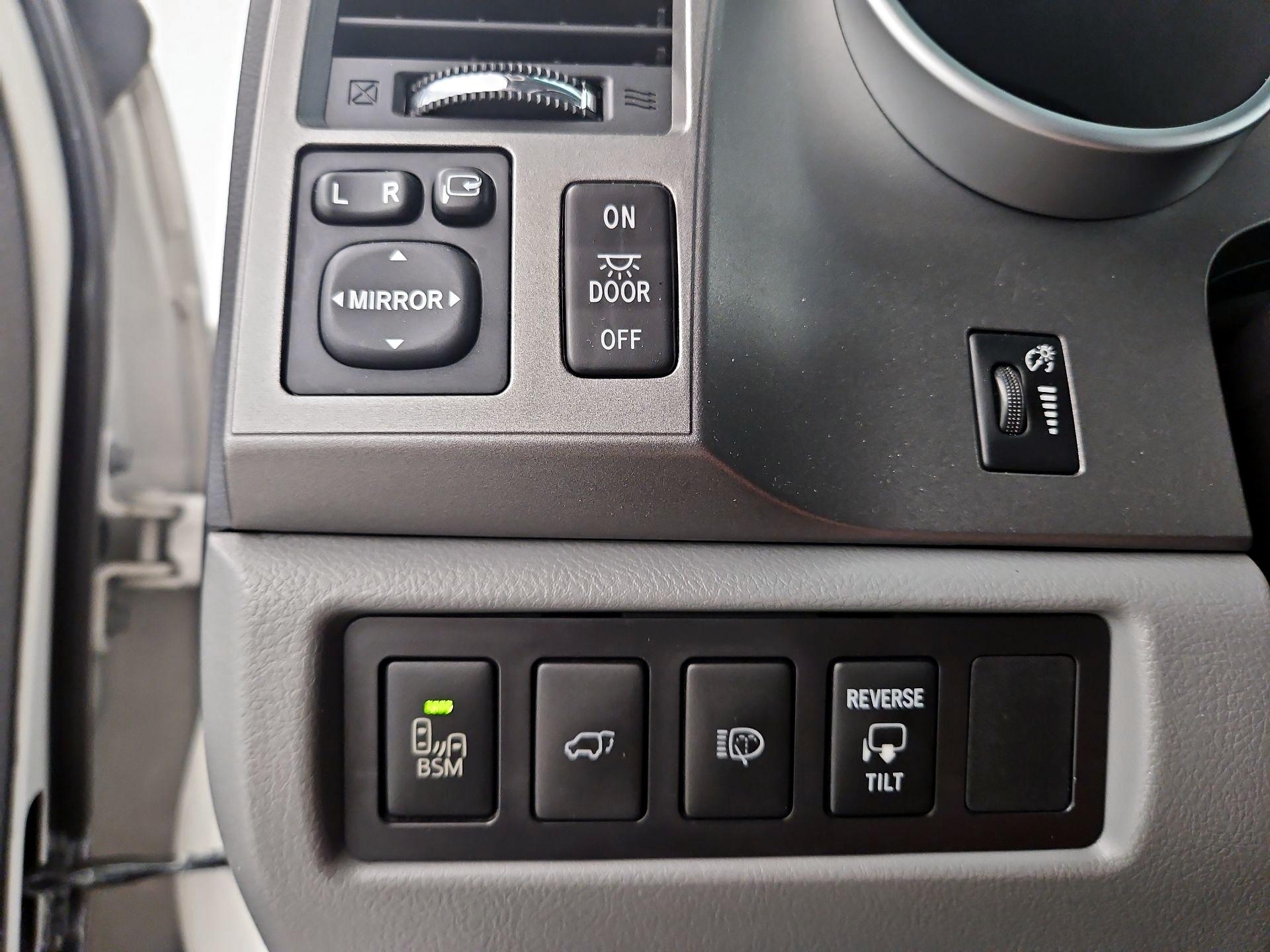 Thumbnail: 2016 Toyota Sequoia - 13