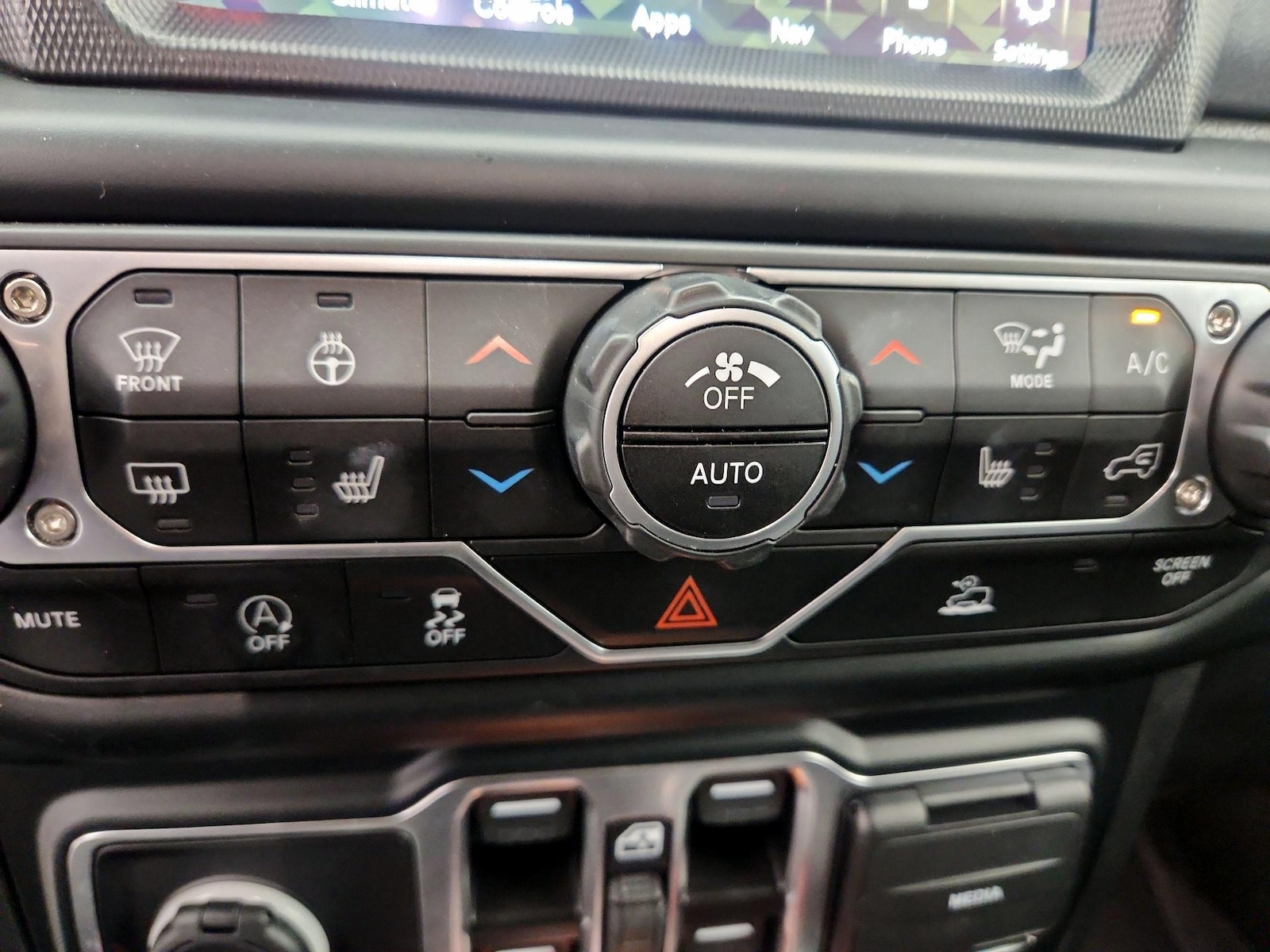 2023 Jeep Gladiator Mojave - Photo 18
