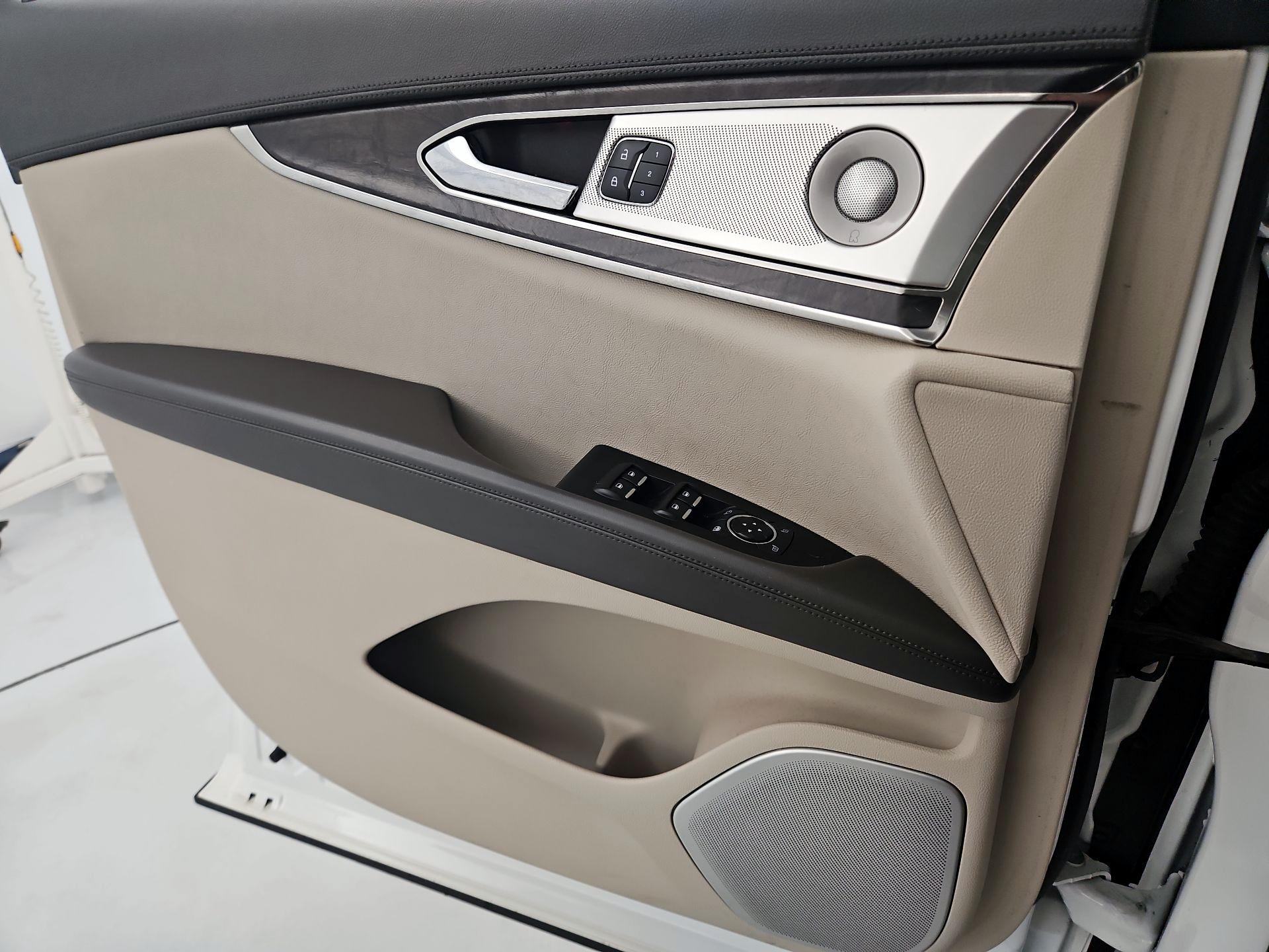 Thumbnail: 2020 Lincoln Nautilus - 12