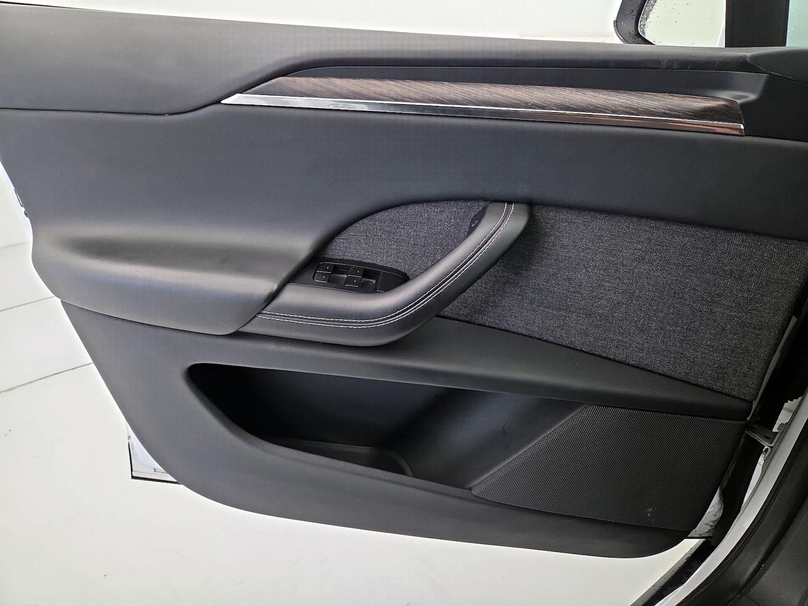 2023 Tesla Model X Long Range - Photo 13