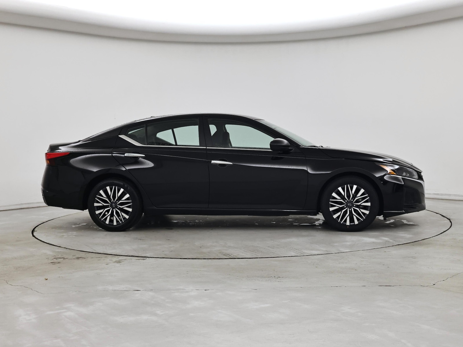2024 Nissan Altima SV - Photo 8