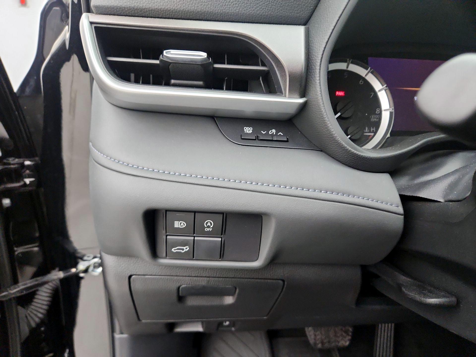 Thumbnail: 2024 Toyota Highlander - 13