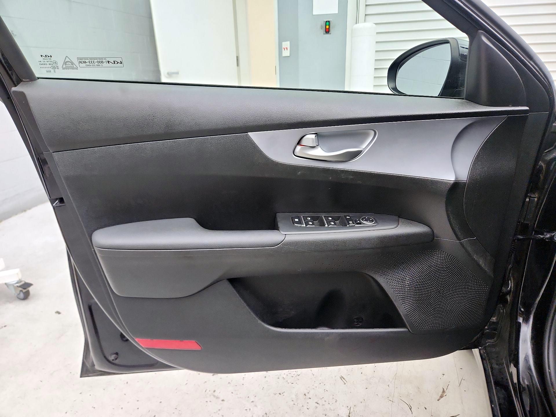 Thumbnail: 2023 Kia Forte - 12