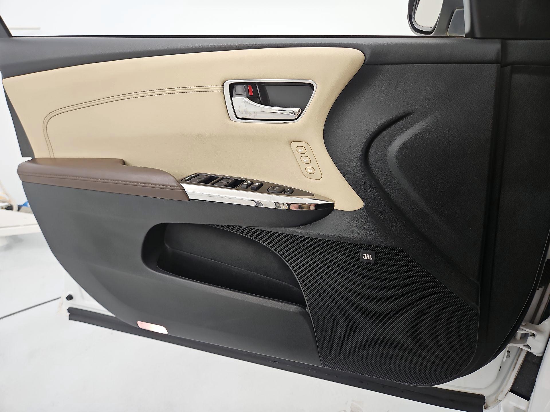 Thumbnail: 2016 Toyota Avalon - 12