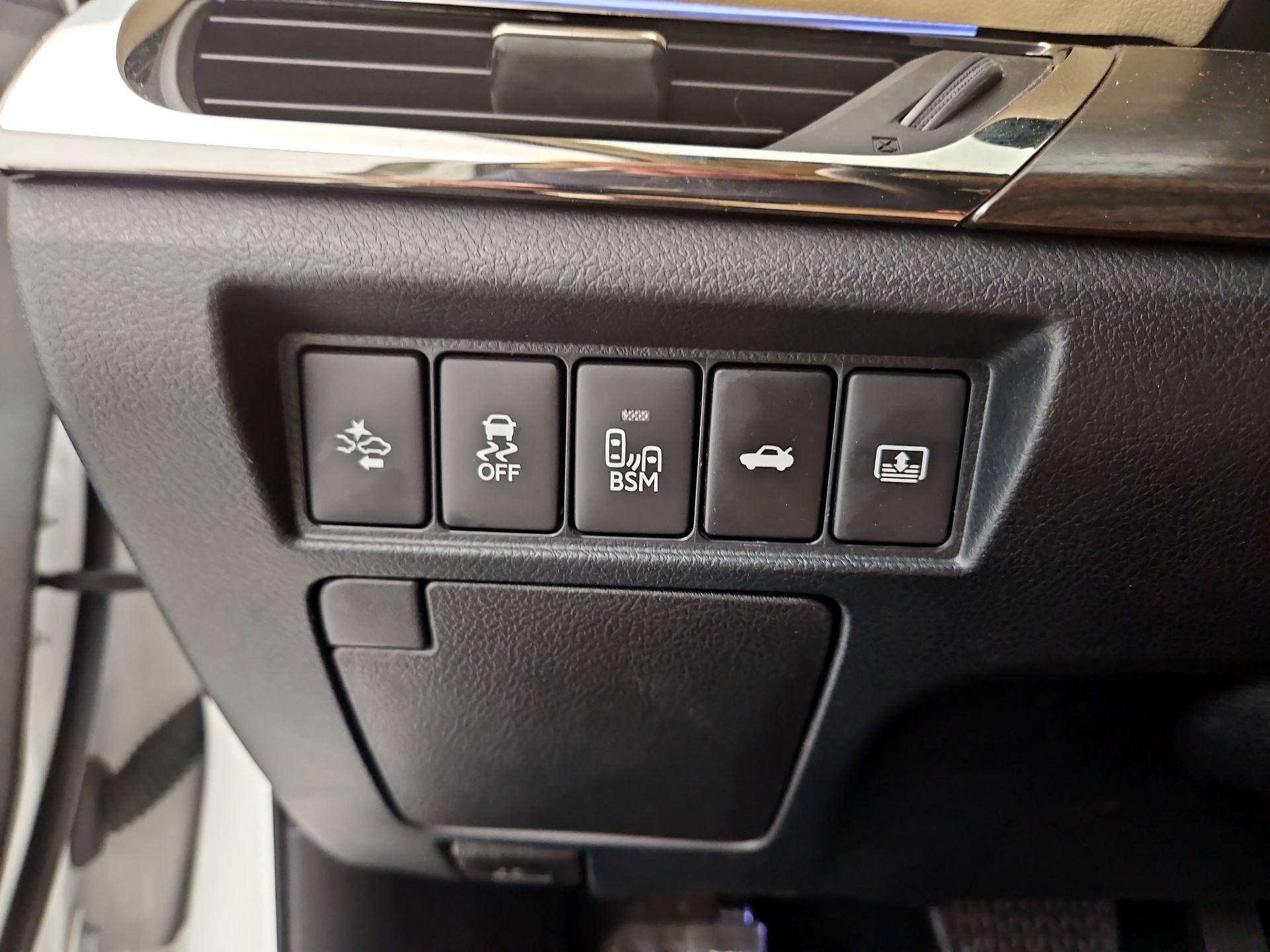 Thumbnail: 2016 Toyota Avalon - 13