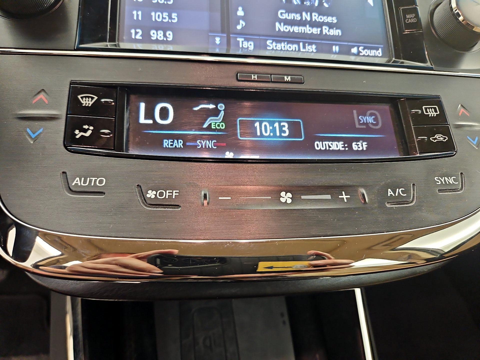 Thumbnail: 2016 Toyota Avalon - 17