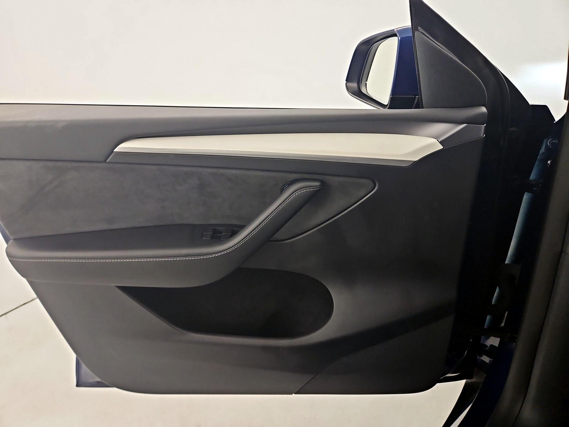 Thumbnail: 2023 Tesla Model Y - 12