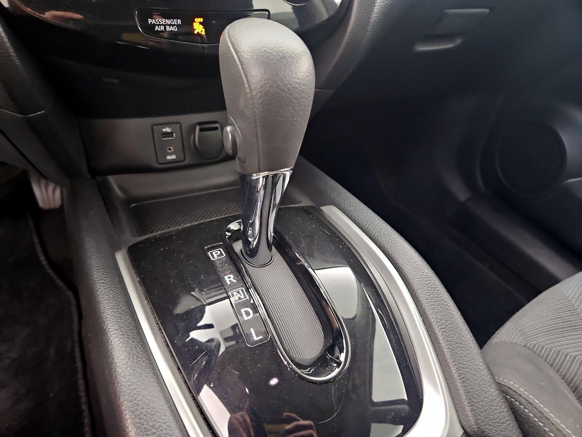 Thumbnail: 2016 Nissan Rogue - 17