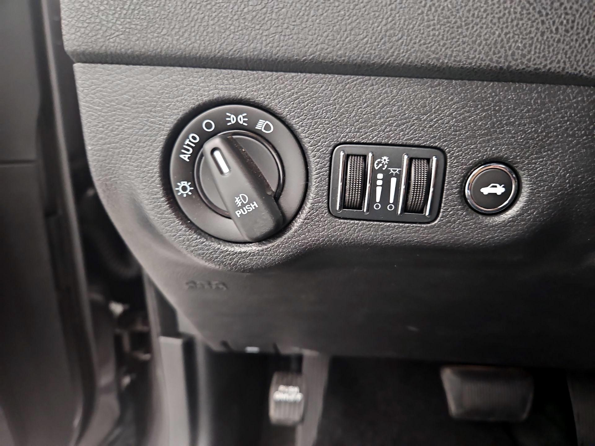 Thumbnail: 2015 Dodge Charger - 13