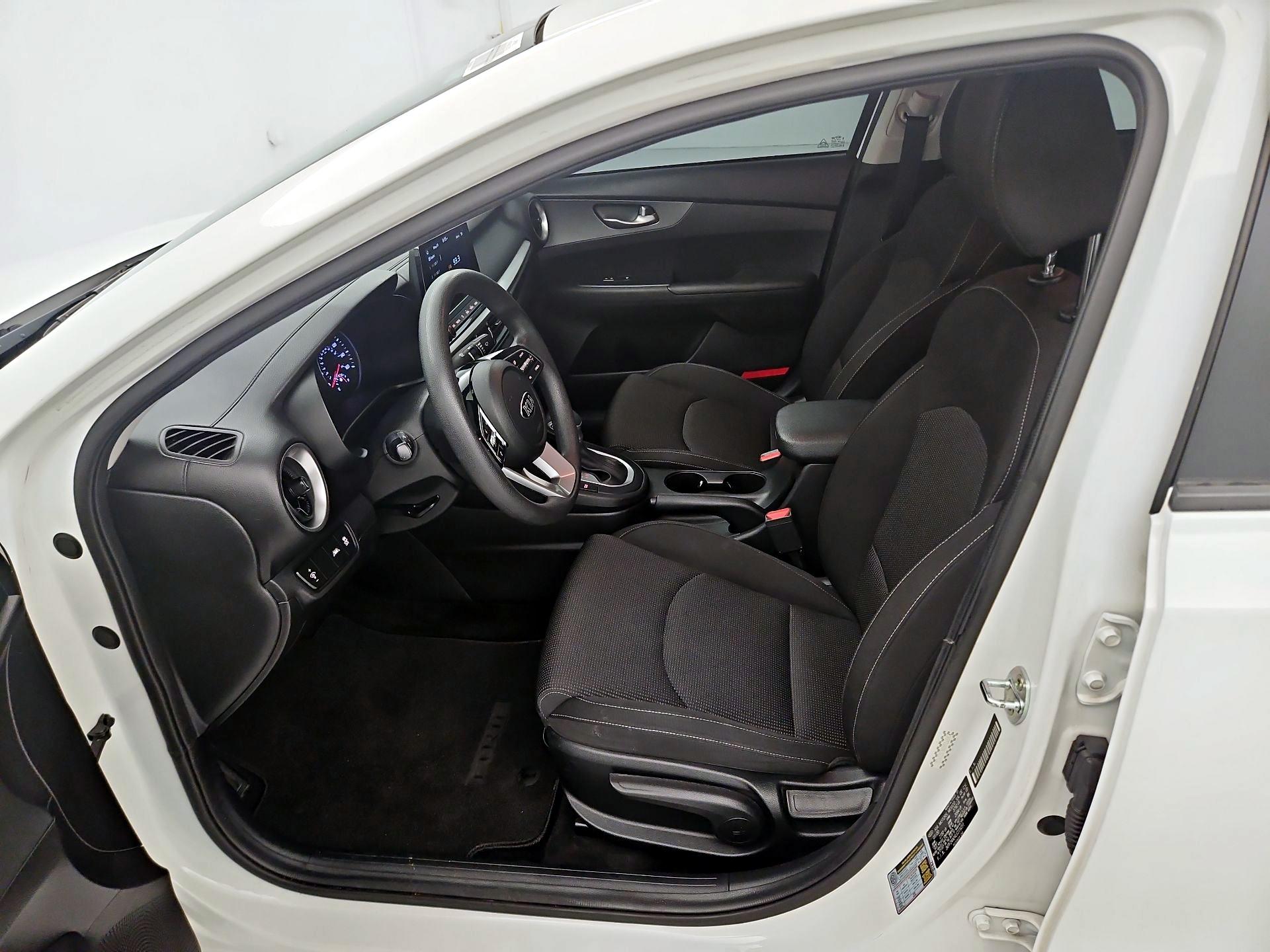 Thumbnail: 2020 Kia Forte - 11