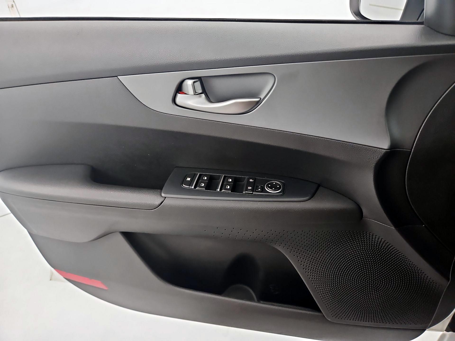 Thumbnail: 2020 Kia Forte - 12