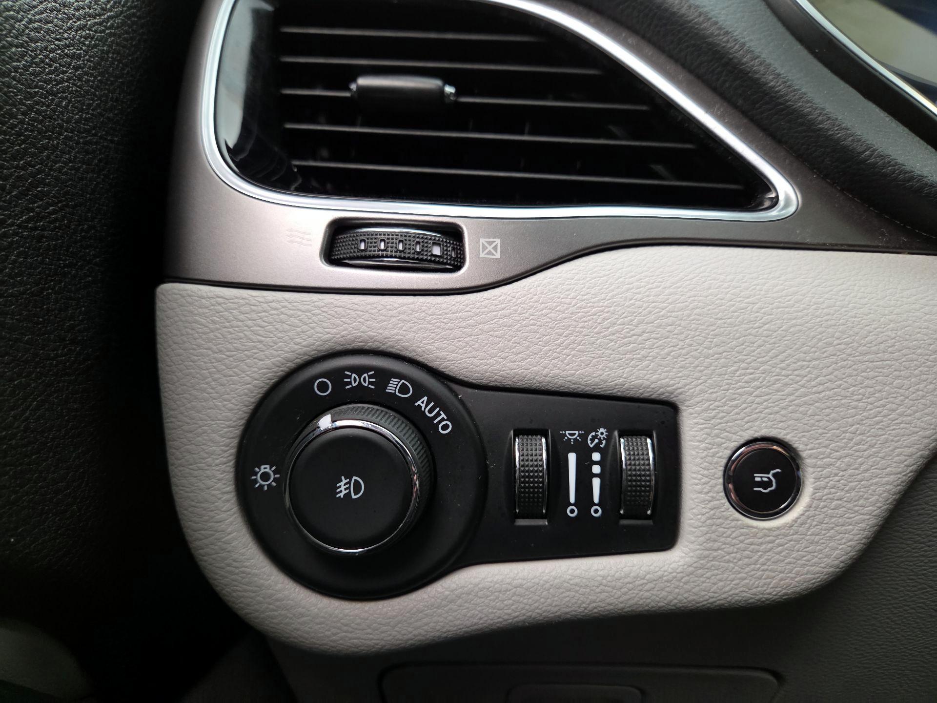 Thumbnail: 2021 Jeep Cherokee - 13