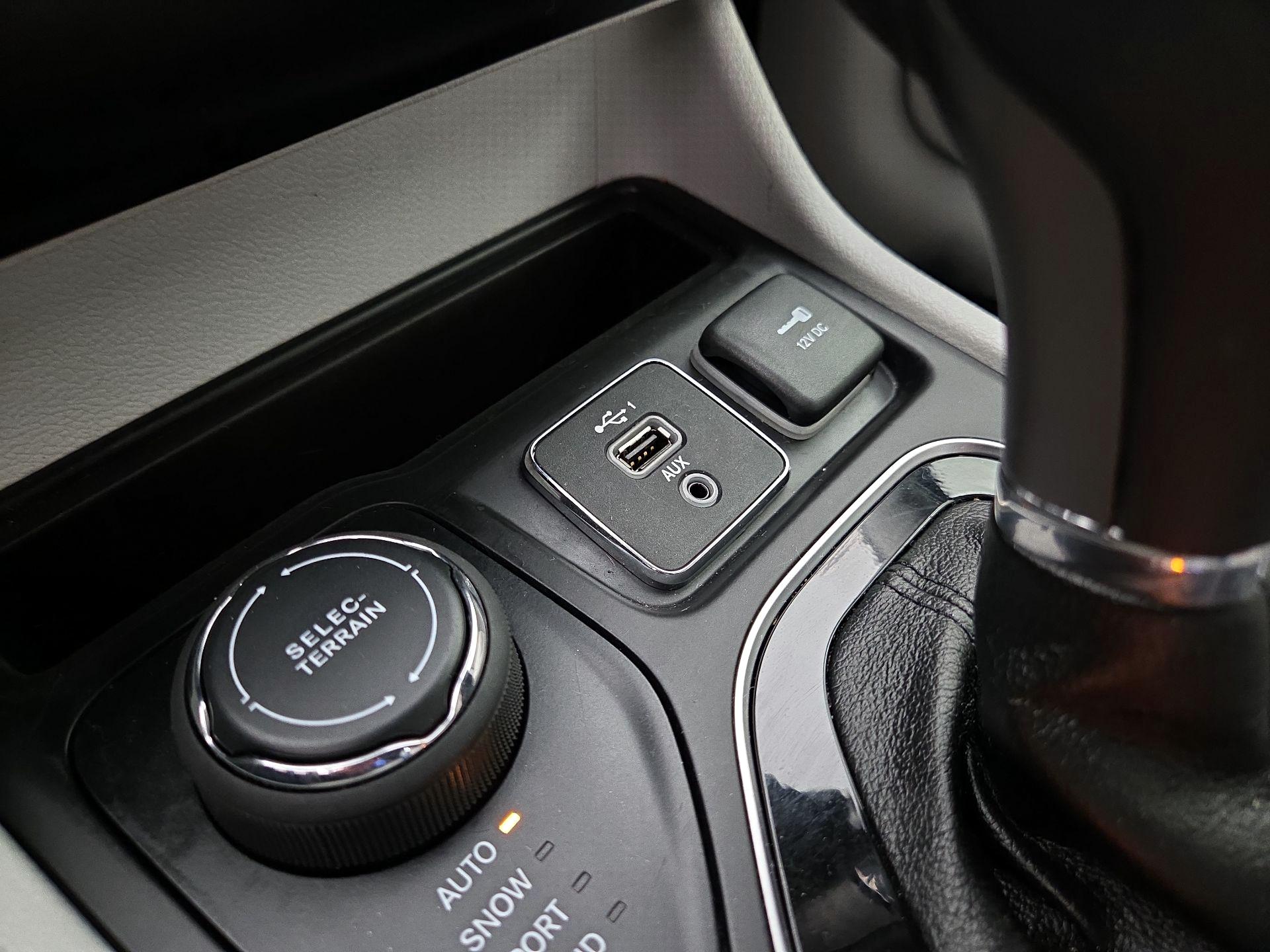 Thumbnail: 2021 Jeep Cherokee - 18