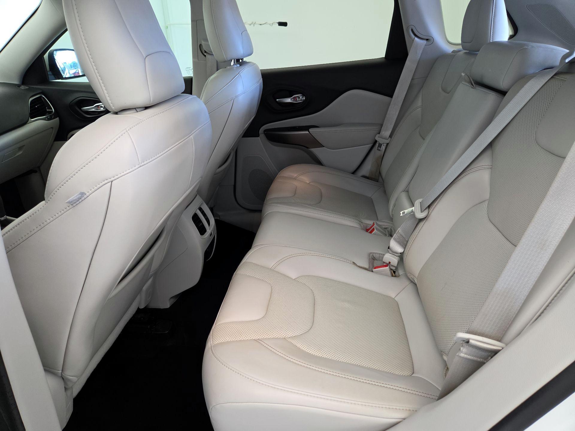 Thumbnail: 2021 Jeep Cherokee - 20