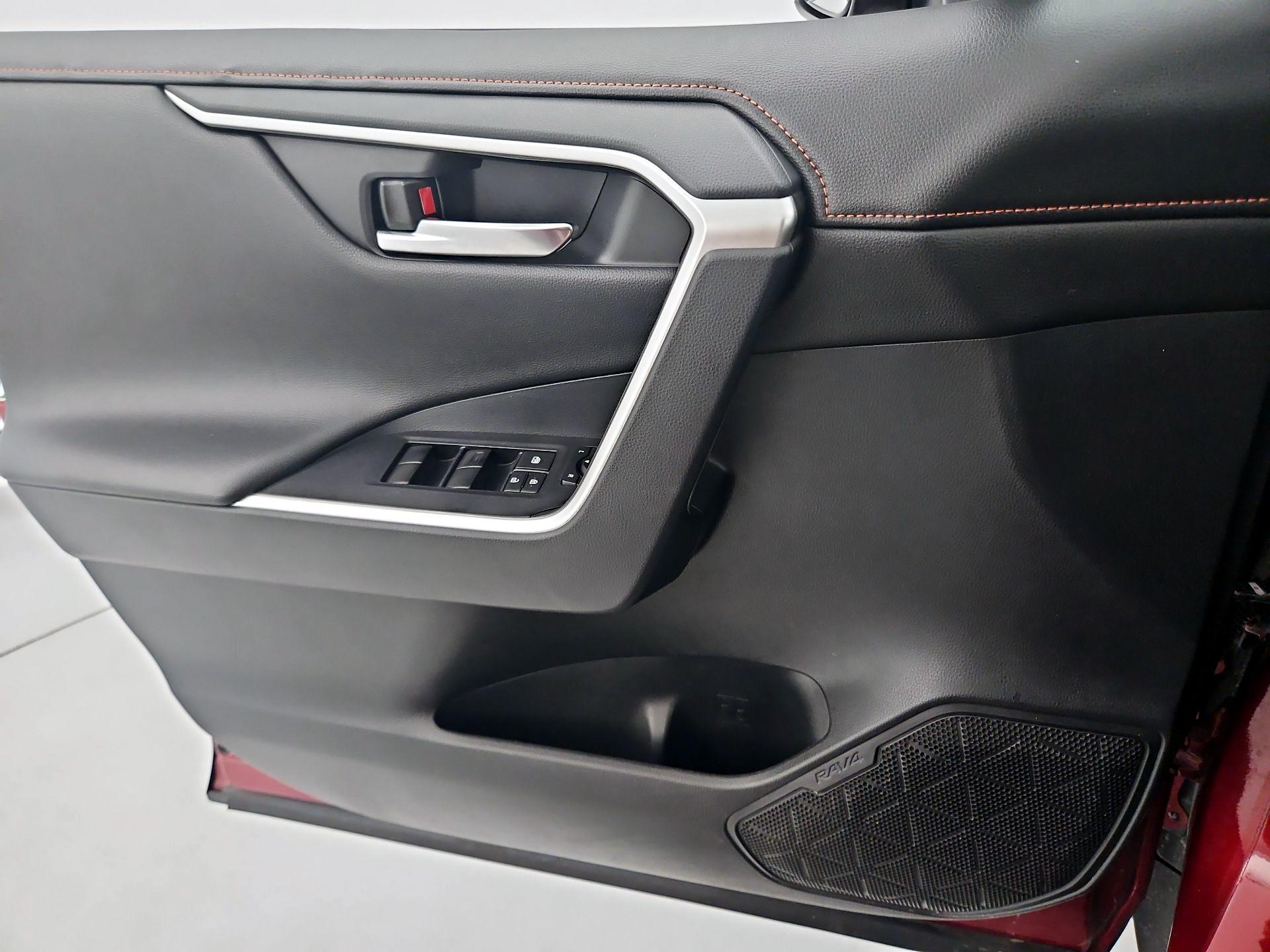 Thumbnail: 2019 Toyota RAV4 - 12
